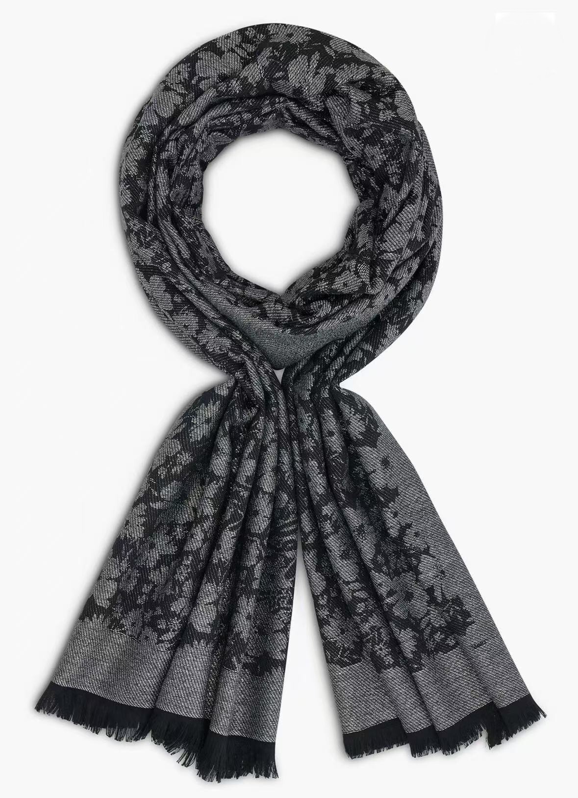 【預購】 H070382 KARL LAGERFELD PARIS 雛菊頸巾 (黑色)