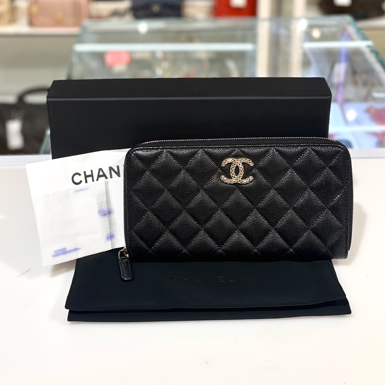 全新CHANEL長銀包 AP3181 拉鏈黑色荔枝皮淡金通花扣內拼新款桃紅色 #23C#BRAND NEW #香榭站正品