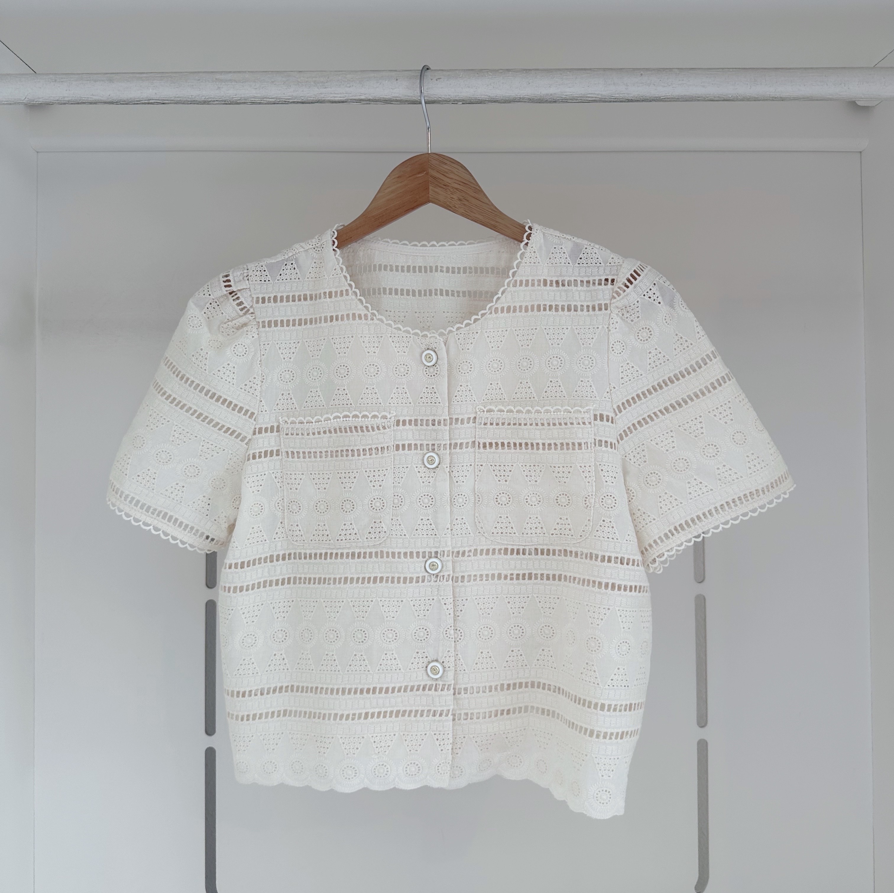SHORT SLEEVE COTTON LACE BLOUSE & SHORTS SET SUIT