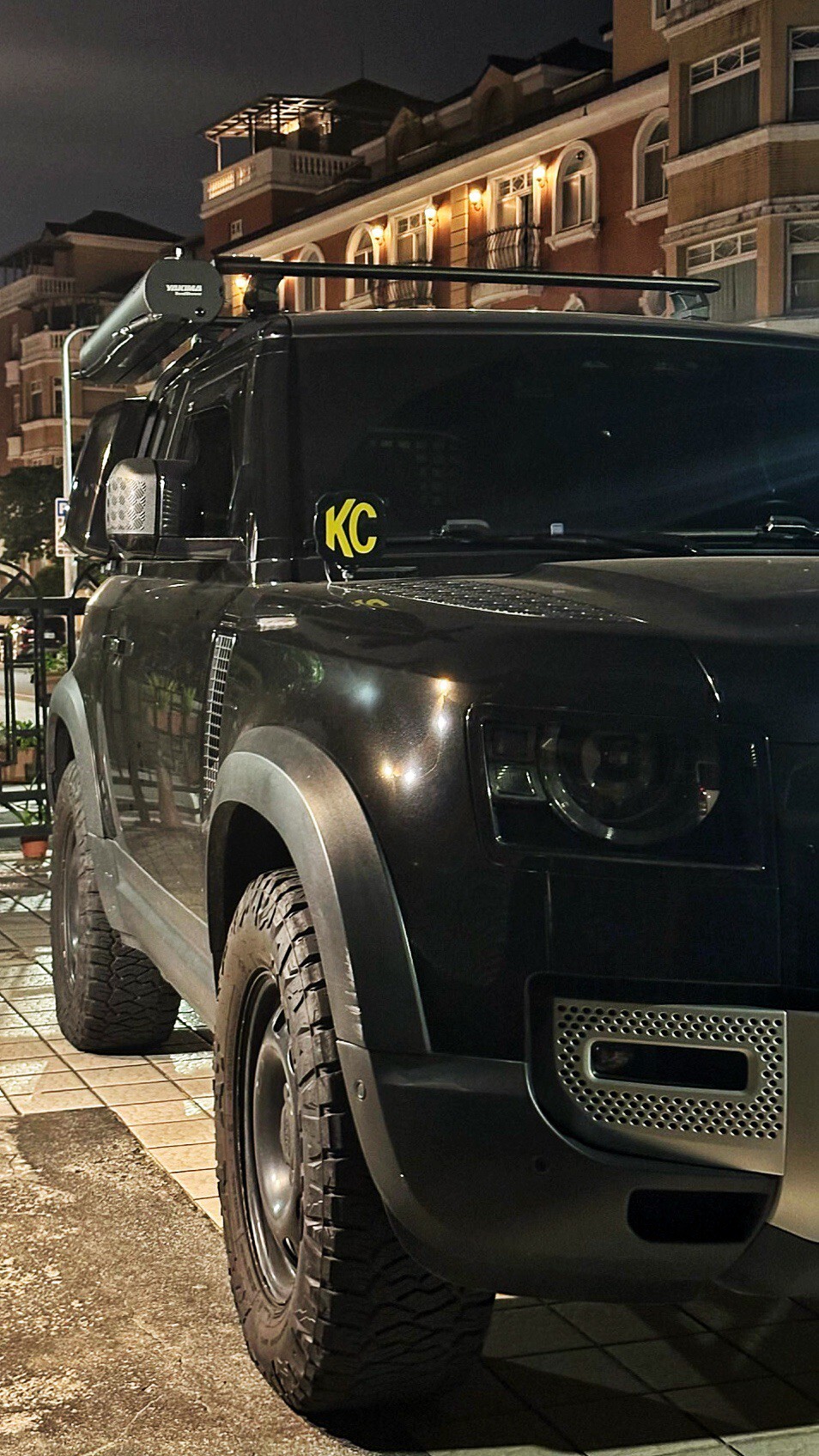 Land Rover Defender 110 x YAKIMA RoadShower 7G / 10G Pressurized Water Tank Installation｜unrv. Taiwan
