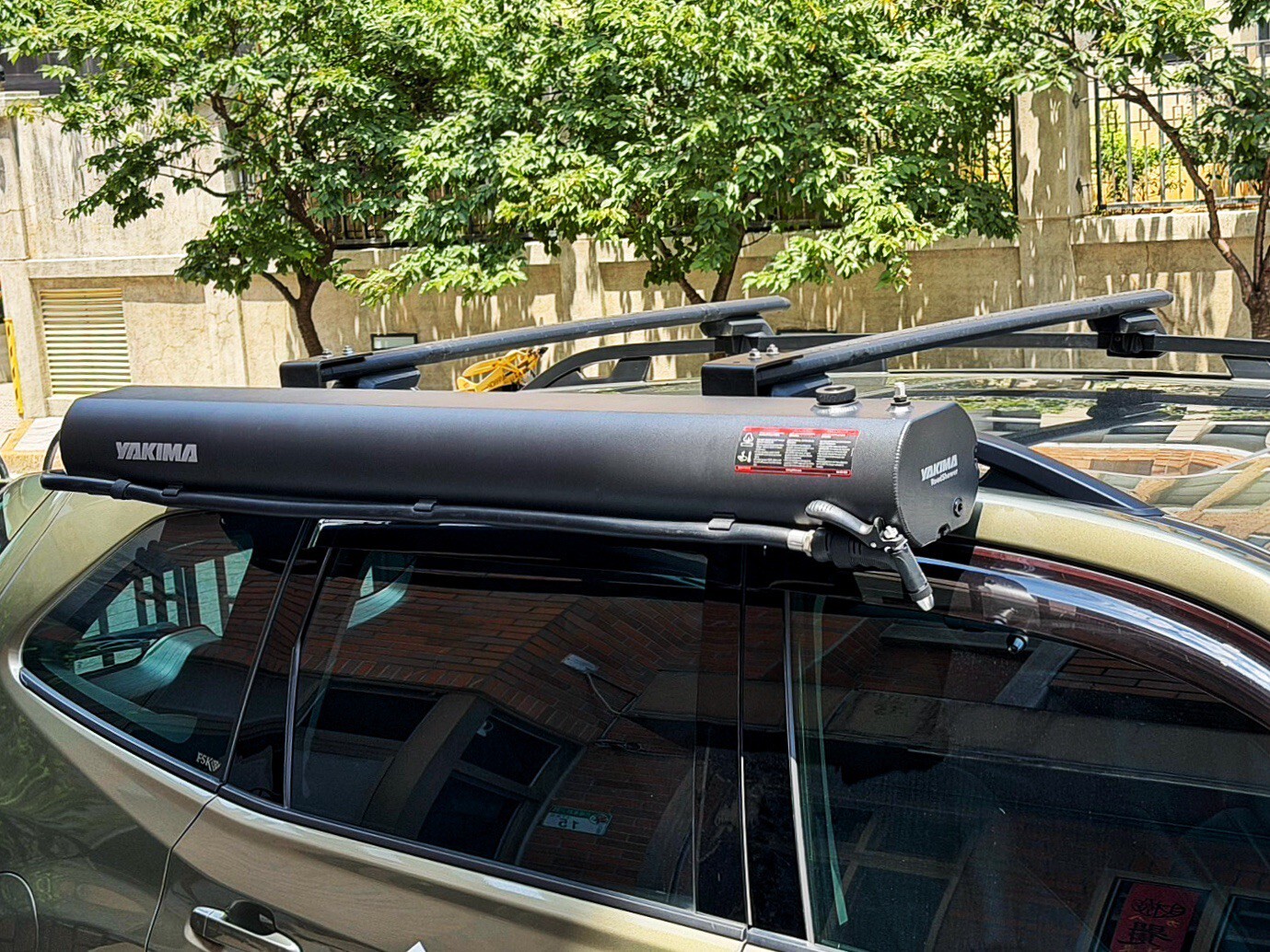 Subaru Forester 安裝 YAKIMA RoadShower 7G 車頂加壓水箱