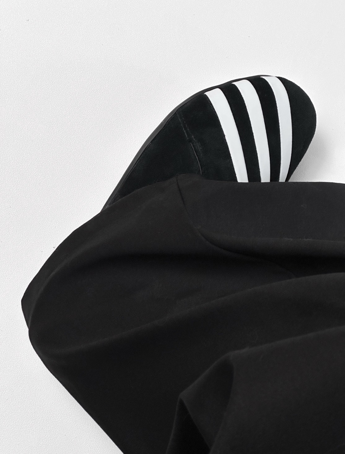 <菲董也懂懶人✨> PHARRELL WILLIAMS X ADIDAS VARIO FLAT 瑜珈鞋 懶人鞋 黑 藍