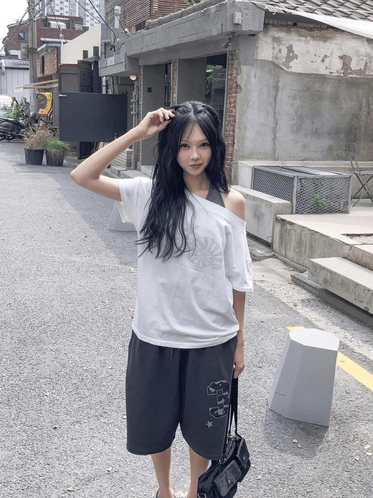 貝殼珠珠單肩寬鬆上衣〈🇰🇷DAY 3〉