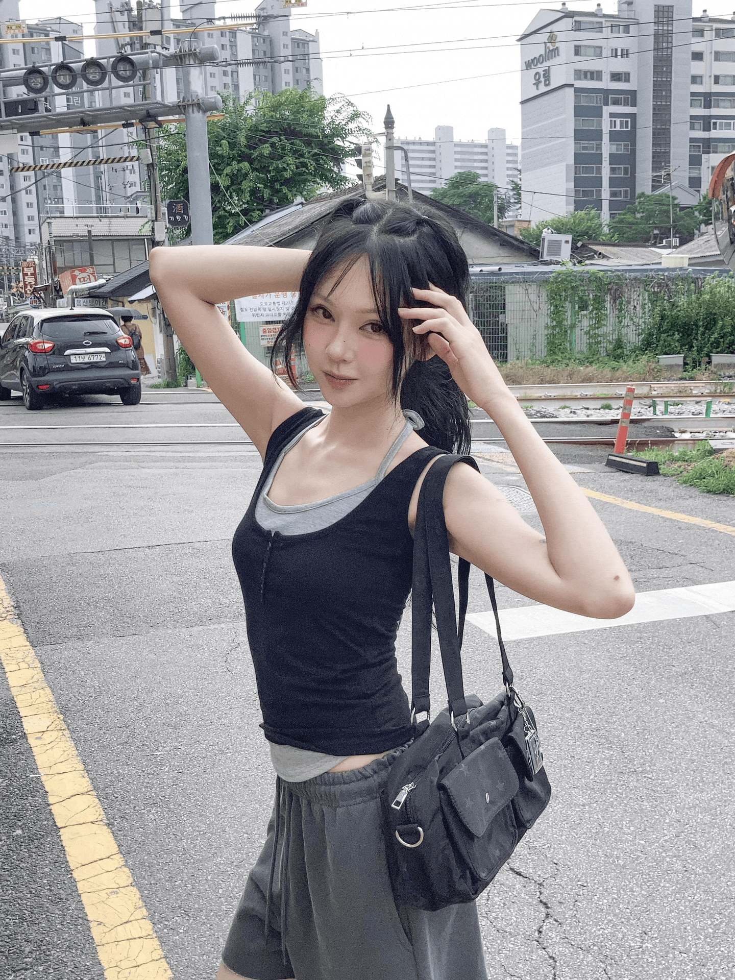 Two-Tone Halter Layered-look Top〈🇰🇷DAY 3〉
