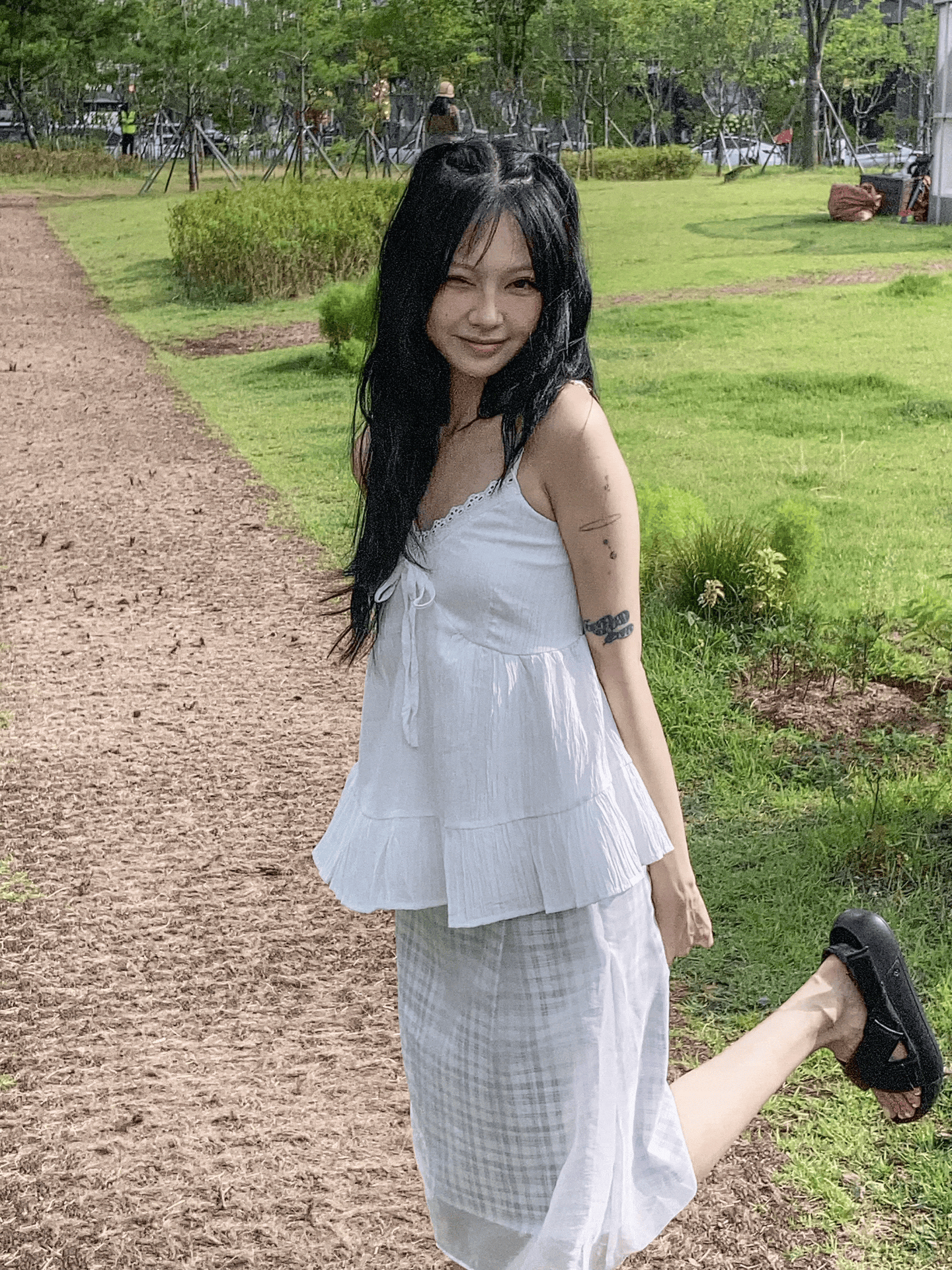 夏日蕾絲V領蝴蝶結無袖上衣〈🇰🇷DAY 3〉