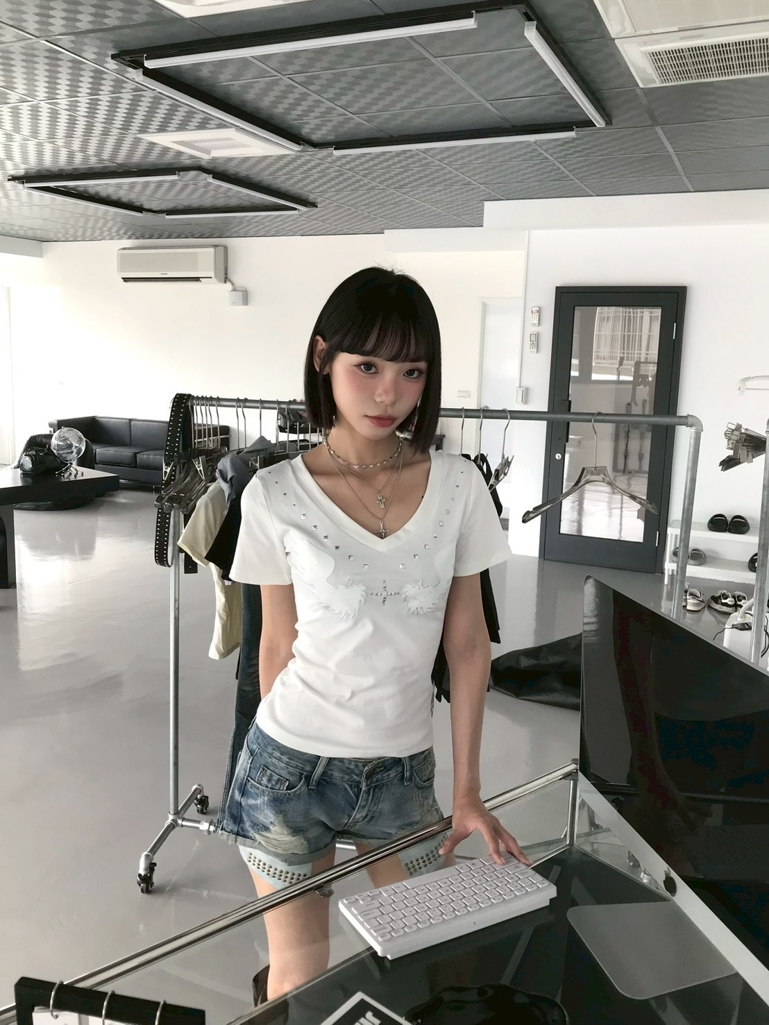 穿出古早感 做舊水洗卯釘低腰牛仔短褲