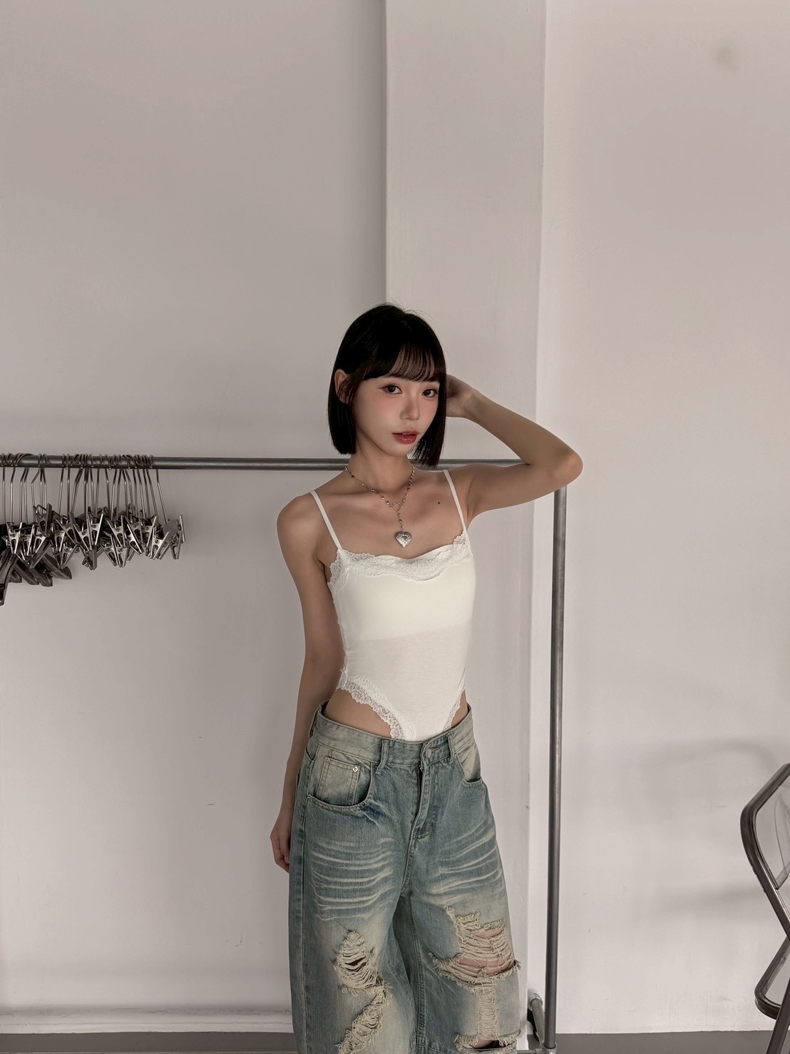 辣妹命定款 蕾絲吊帶連體衣 白色