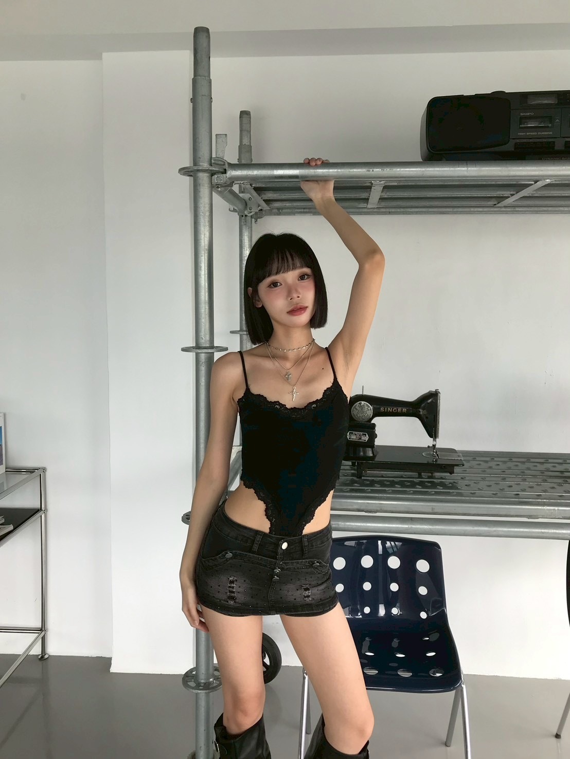 辣妹命定款 蕾絲吊帶連體衣 黑色