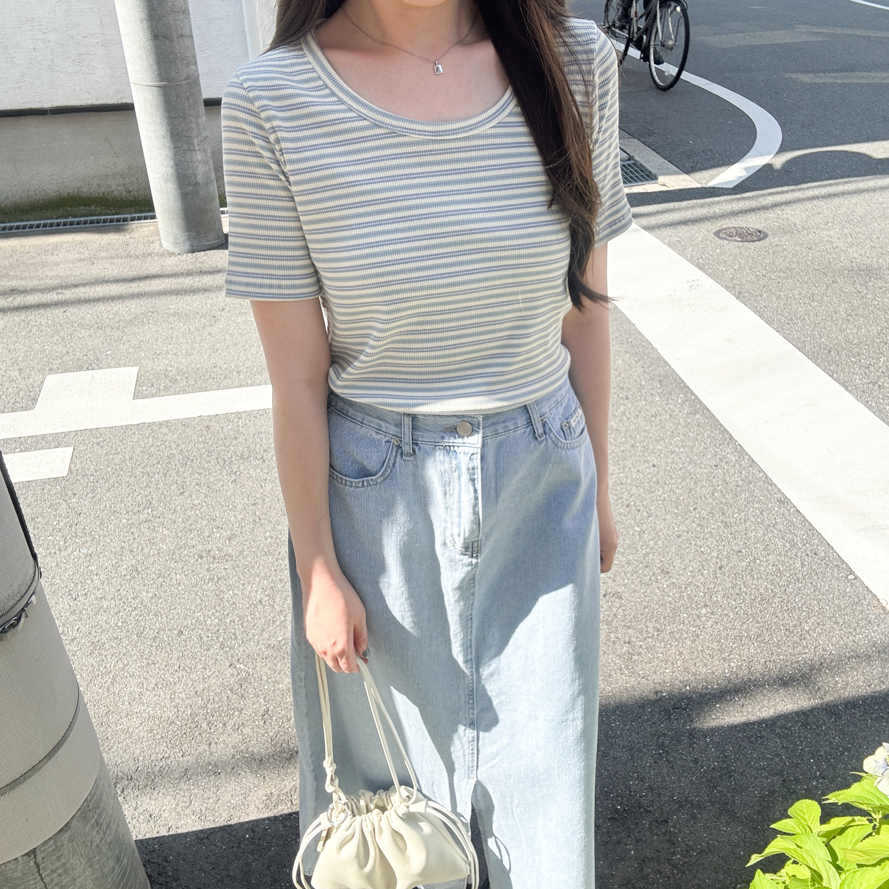 U領橫間坑紋tee