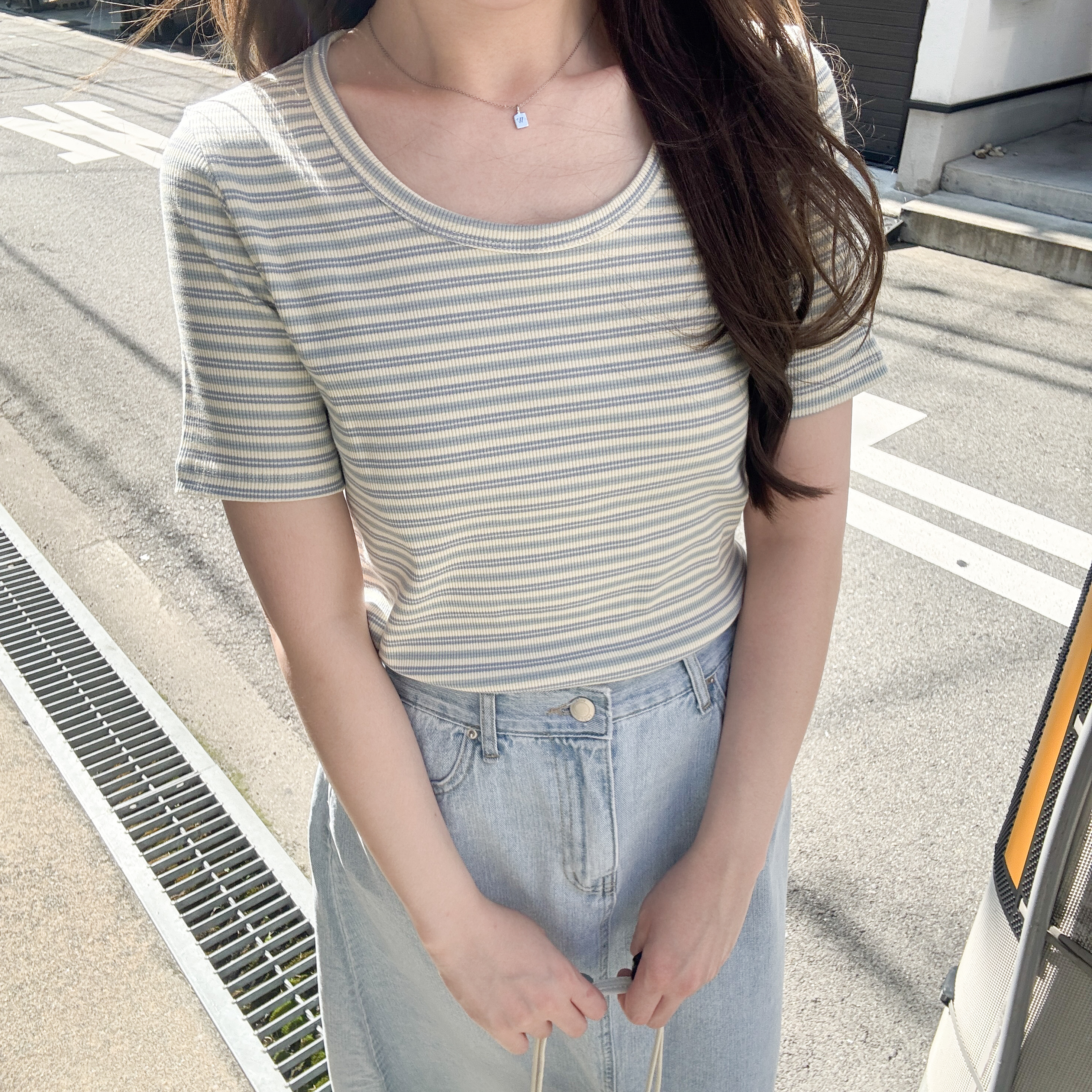 U領橫間坑紋tee