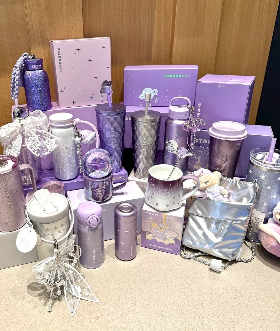 【Luxury】星巴克 Starbucks 紫夜星河系列 保溫杯 水壺 熊熊吊飾 星空 不銹鋼鏈條 禮盒組 直飲壺 水杯 膳魔師 冰壩杯 水晶球馬克杯 貓眼杯