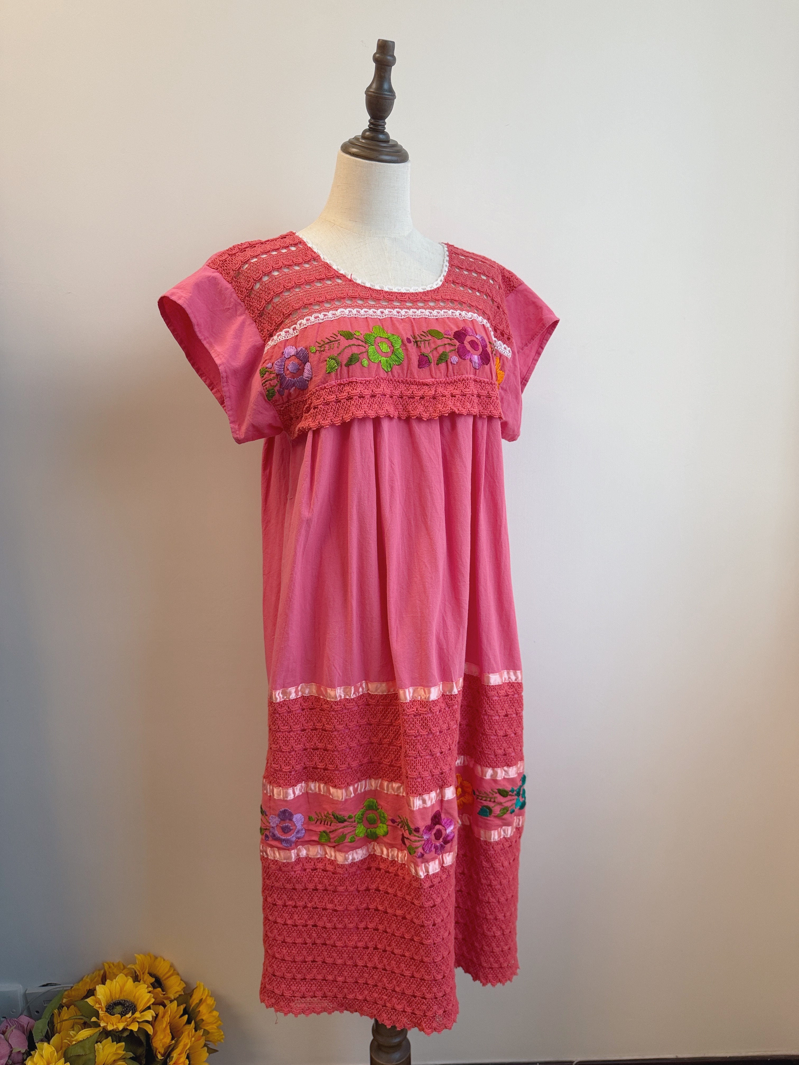 桃紅色墨西哥刺繡連身裙