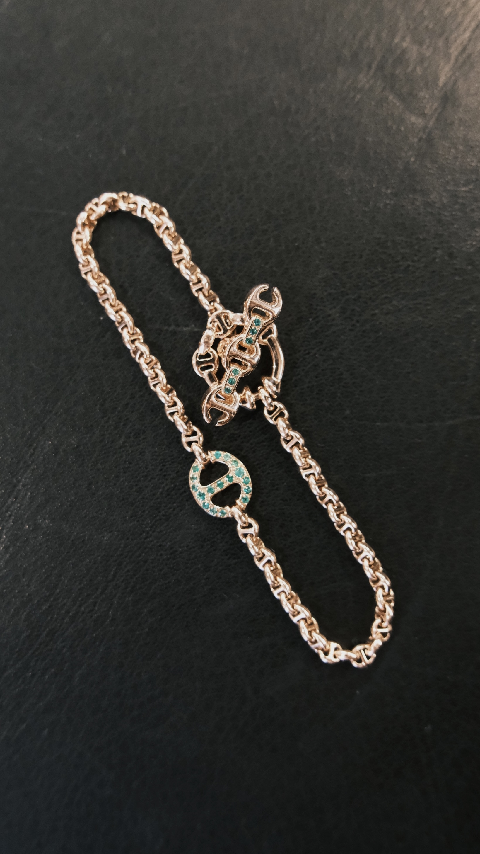 HB233D RGWD 18K ROSE GOLD MICRO CHAIN BRACELET W/10MM EMERALD STATION DOUBLE SIDED, EMERALD TOGGLE