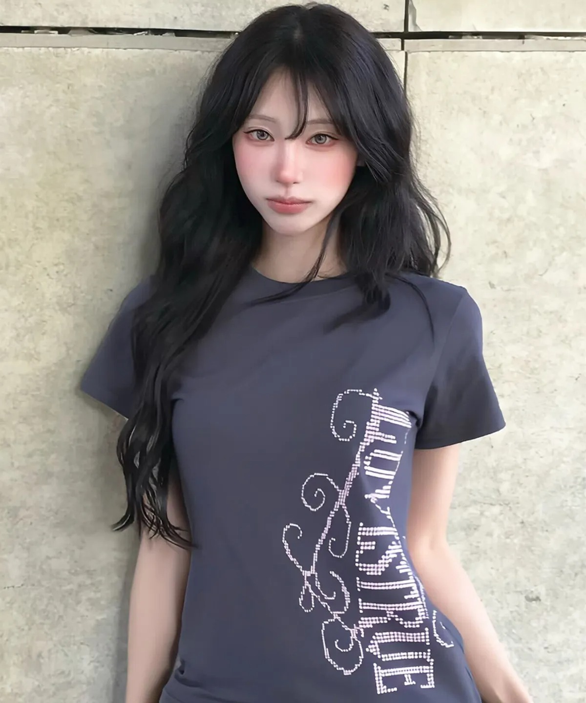 LUVISTRUE EL LUVISTRUE LOGO TEE