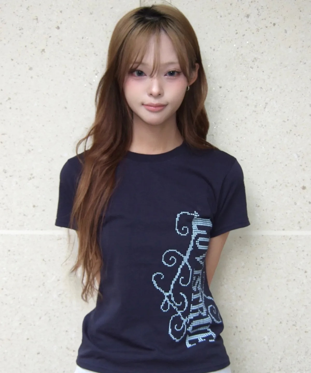 LUVISTRUE EL LUVISTRUE LOGO TEE