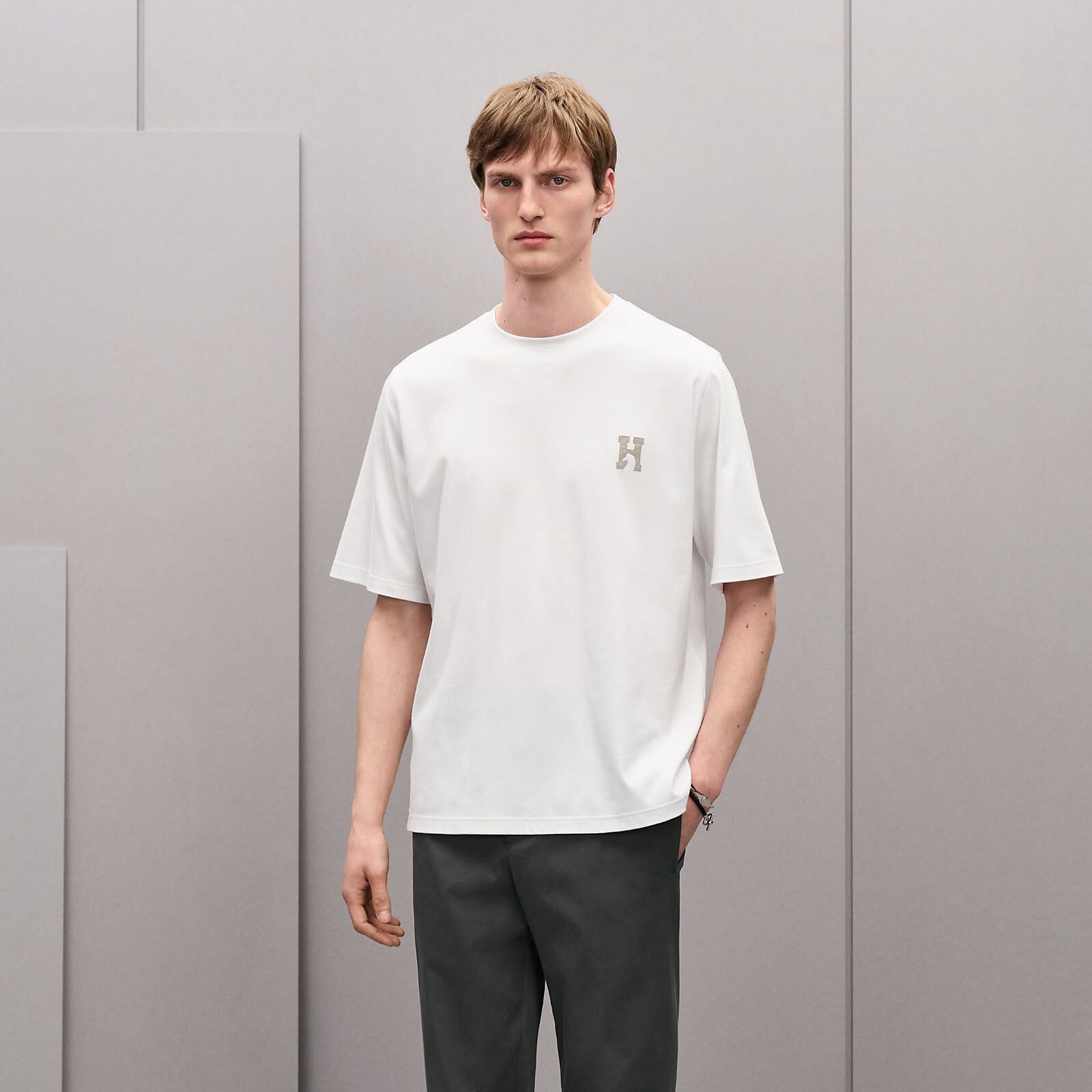 "H"Cheval t-shirt with leather detail celadon （可預訂size）