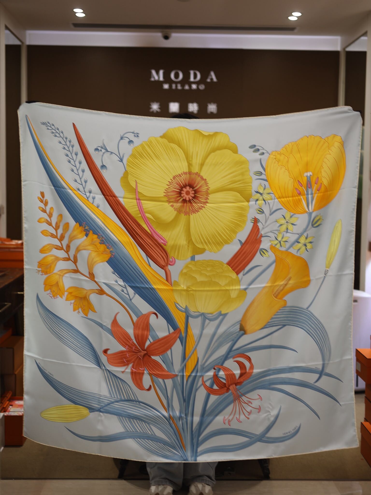 Bouquet final UT/bleu ciel/safran/bouton d'o 140cm scarf