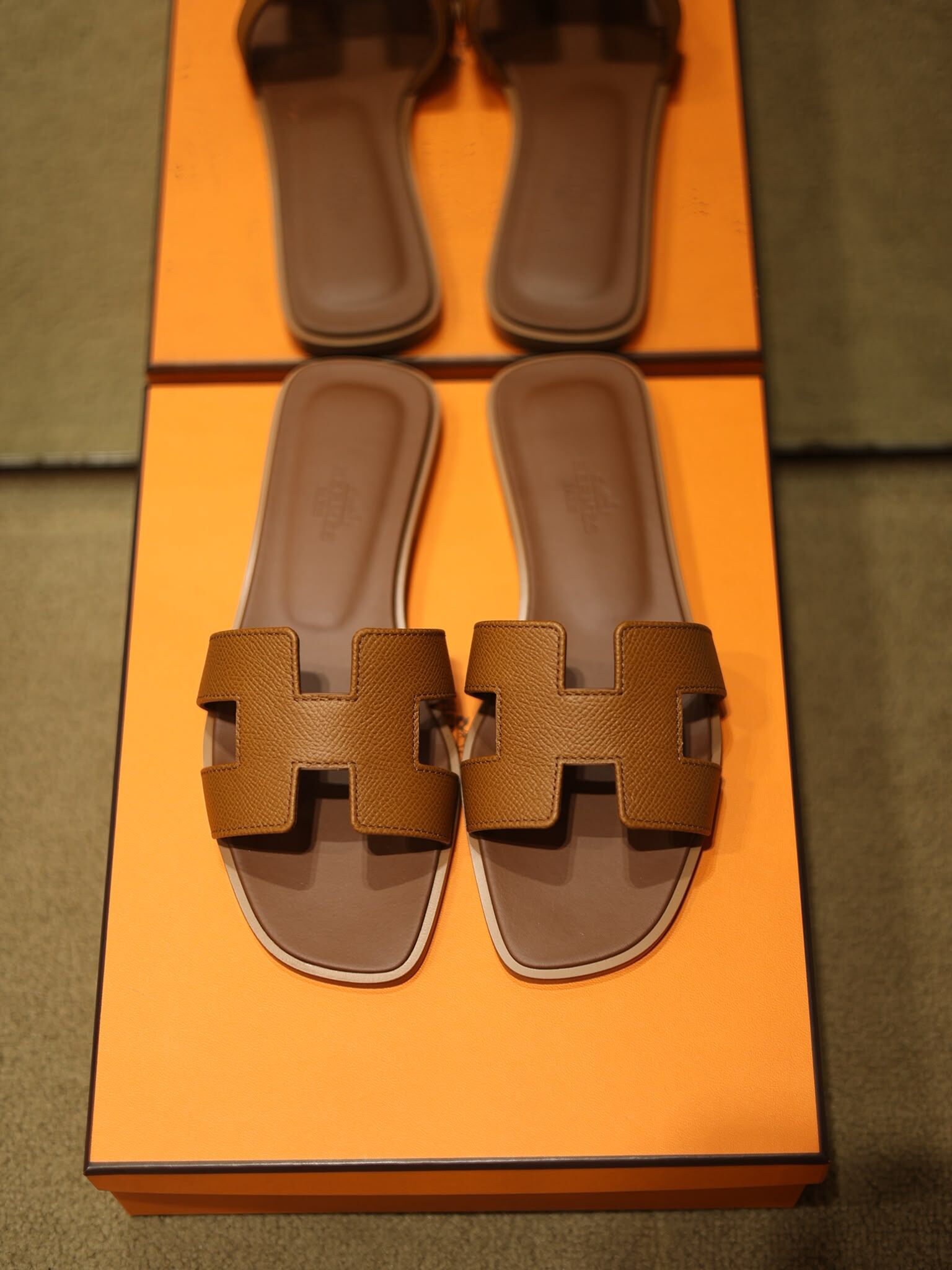 Oran sandal 20 gold epsom（可預訂size）