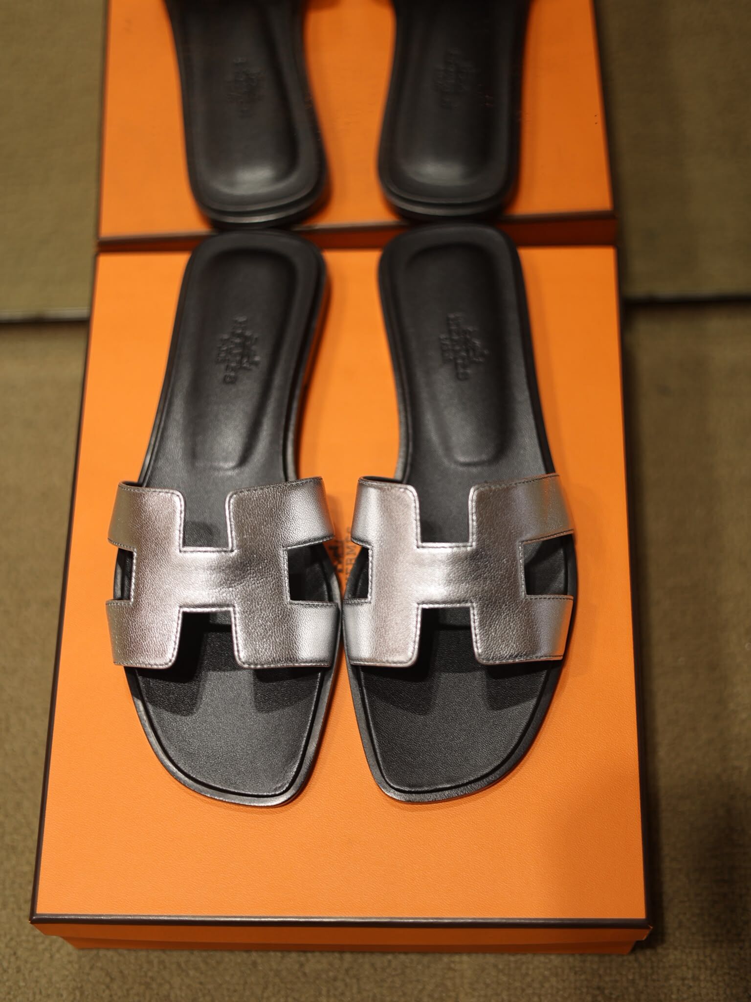 Oran sandal gris argente（可預訂size）