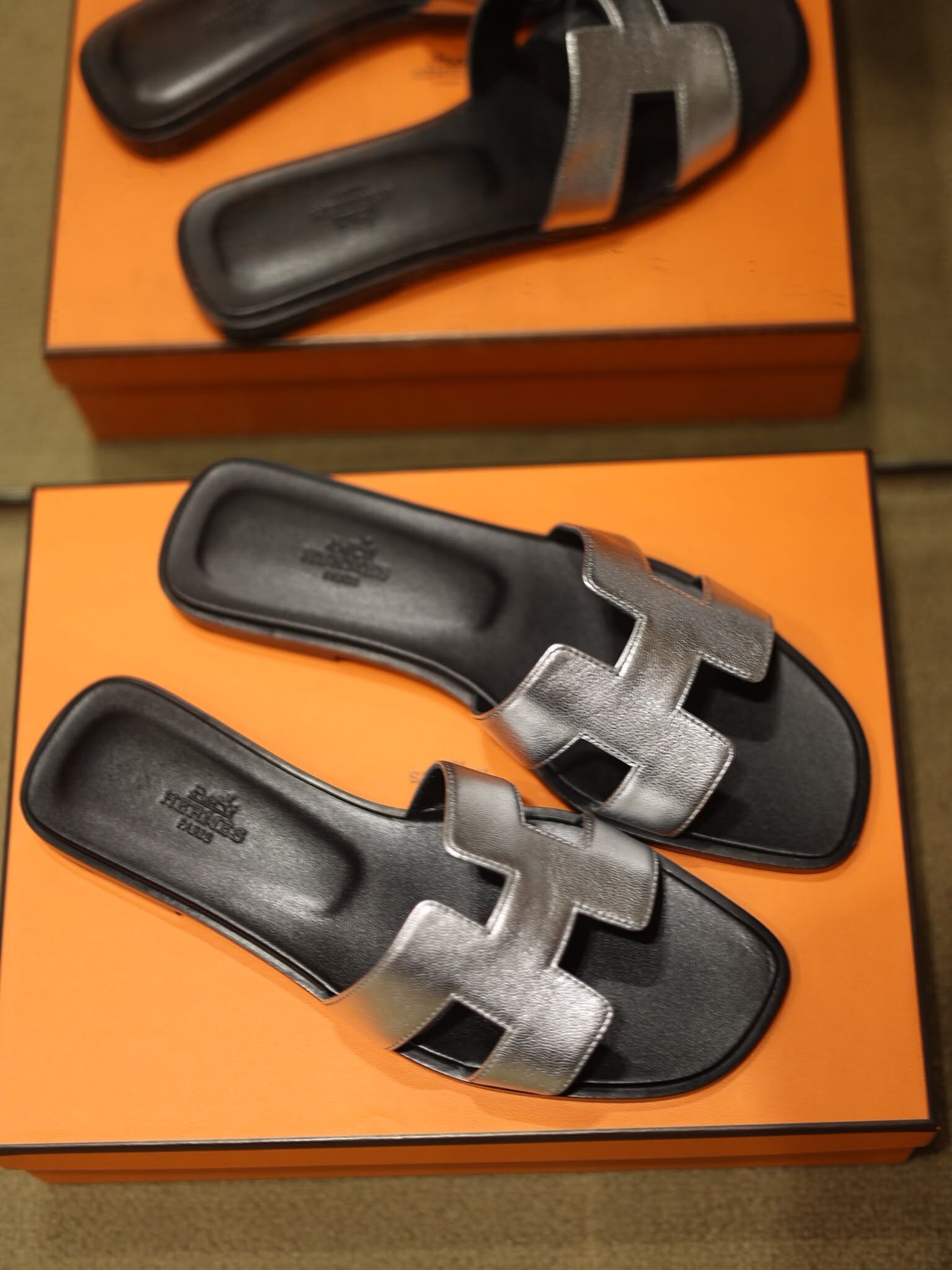 Oran sandal gris argente（可預訂size）