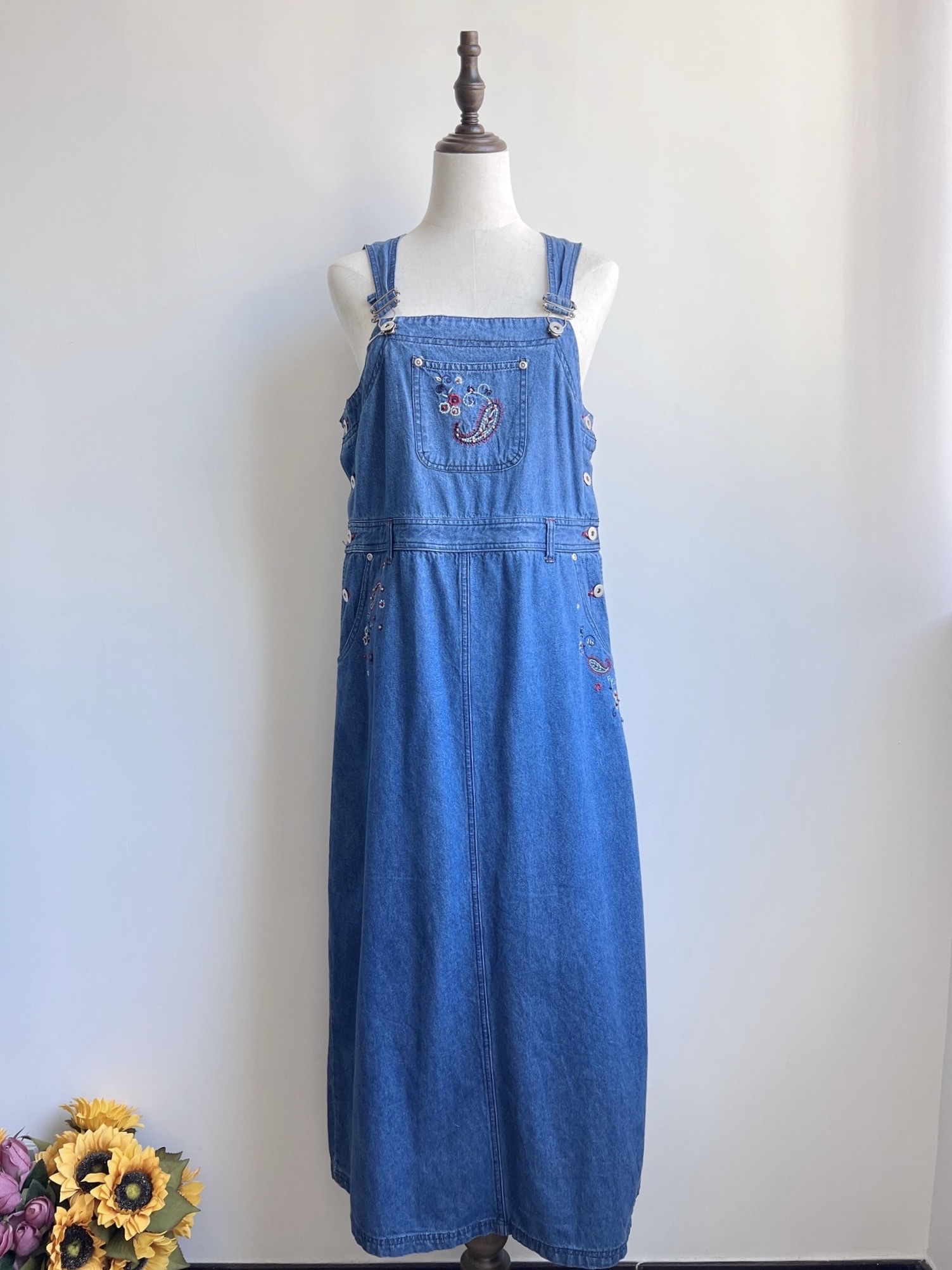 腰果花刺繡吊帶牛仔裙