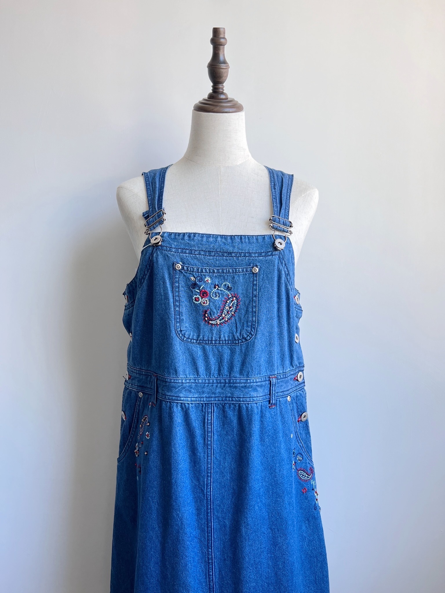 腰果花刺繡吊帶牛仔裙