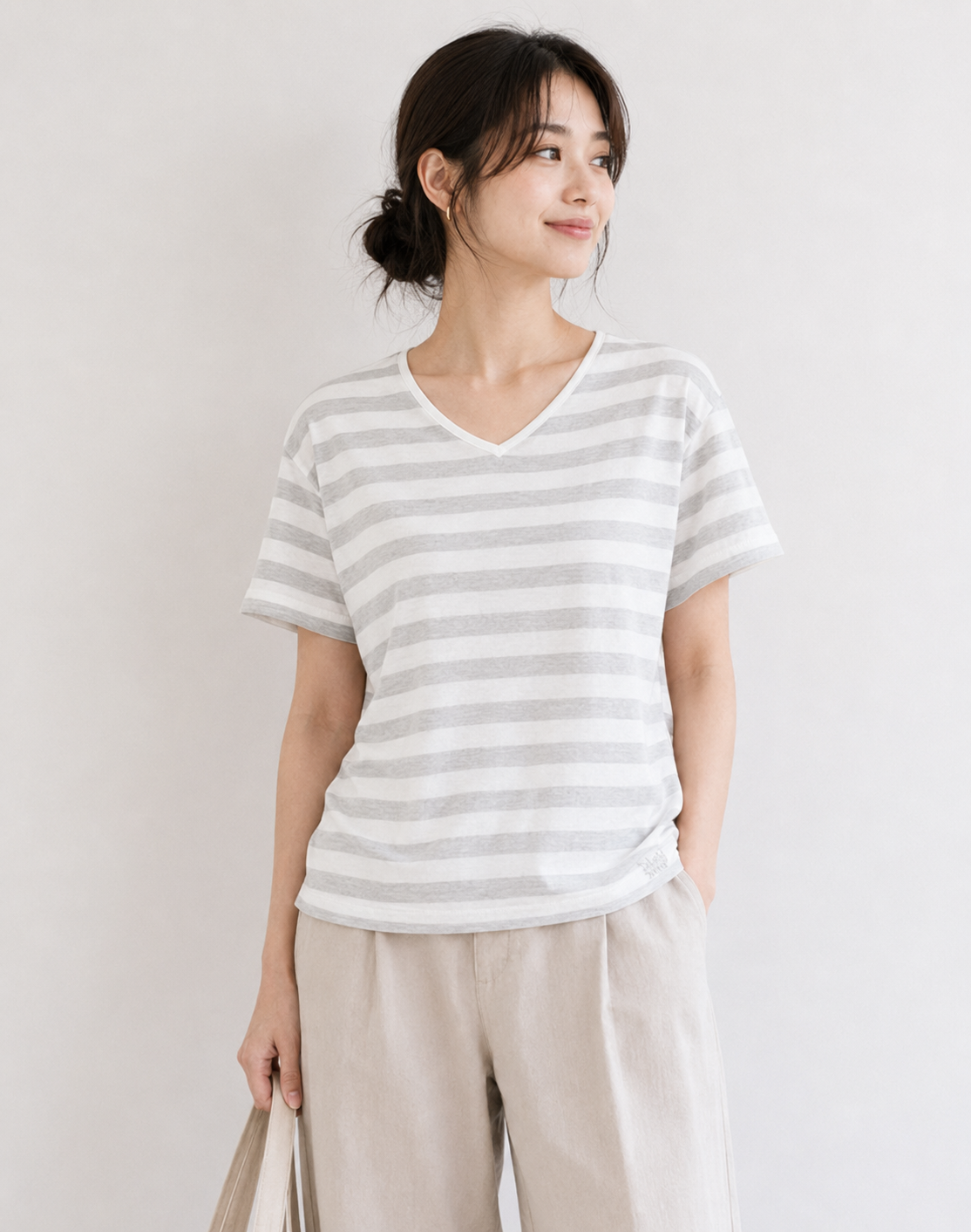 灰白V領條紋T-shirt