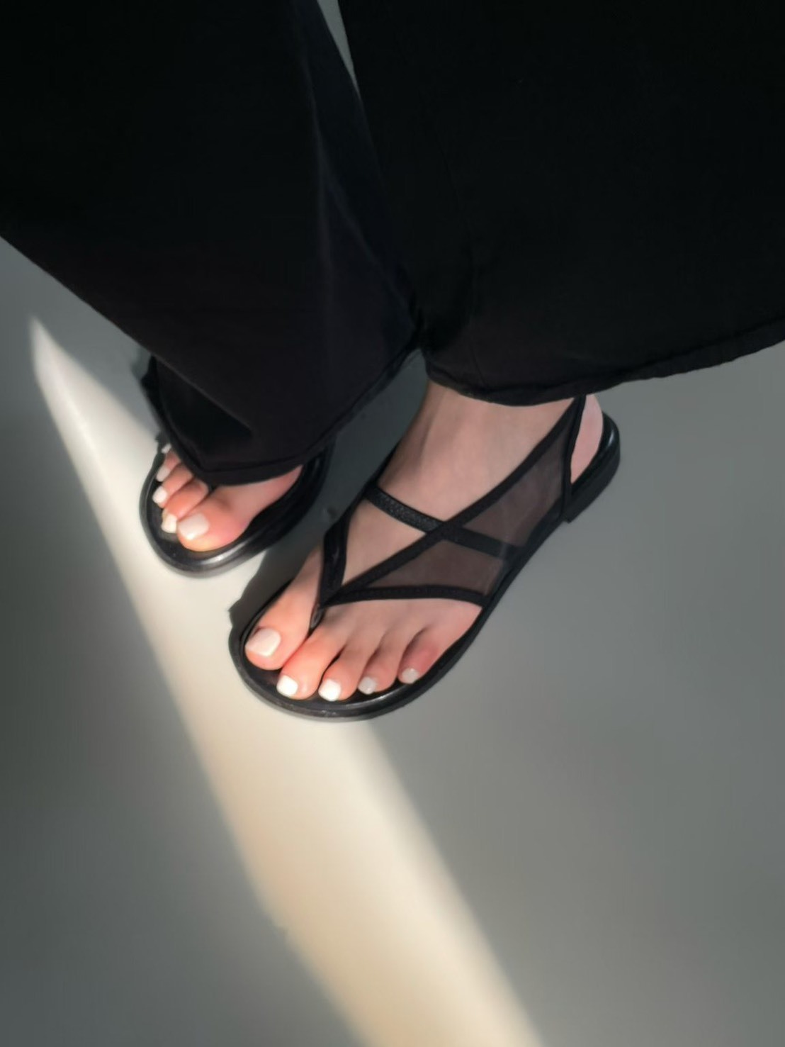 577黑色夾腳平底涼鞋