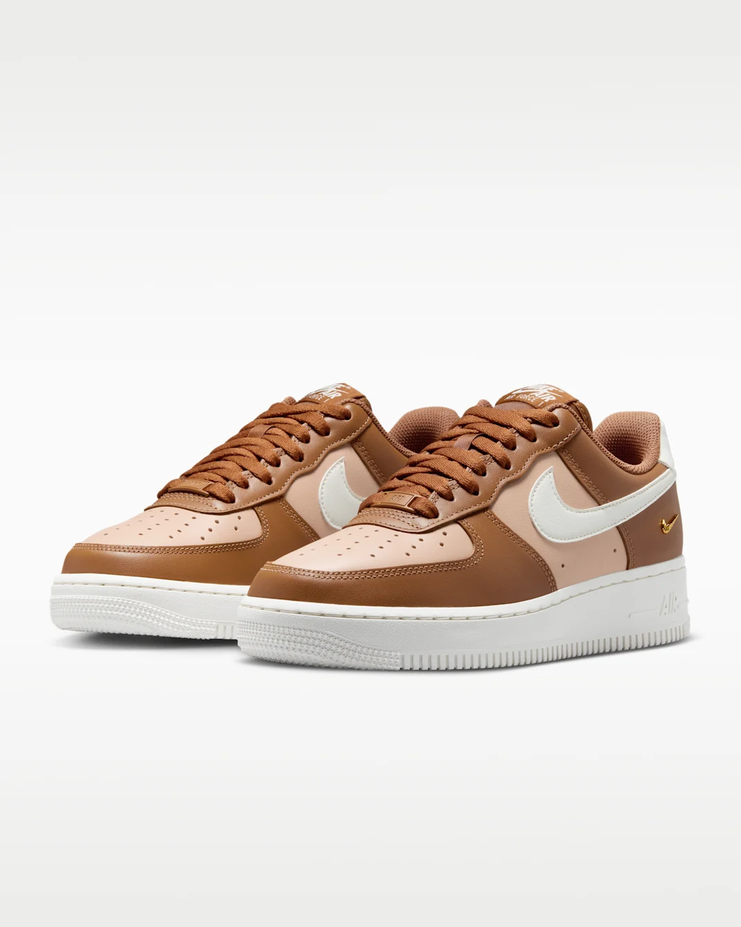 【預訂】NIKE AIR FORCE 1 小金剔焦糖摩卡-WOMEN