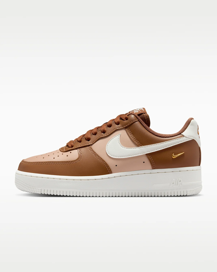【預訂】NIKE AIR FORCE 1 小金剔焦糖摩卡-WOMEN