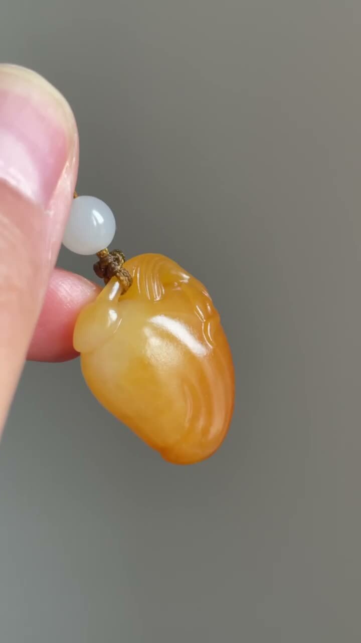 61774 和田玉籽料黃沁壽桃