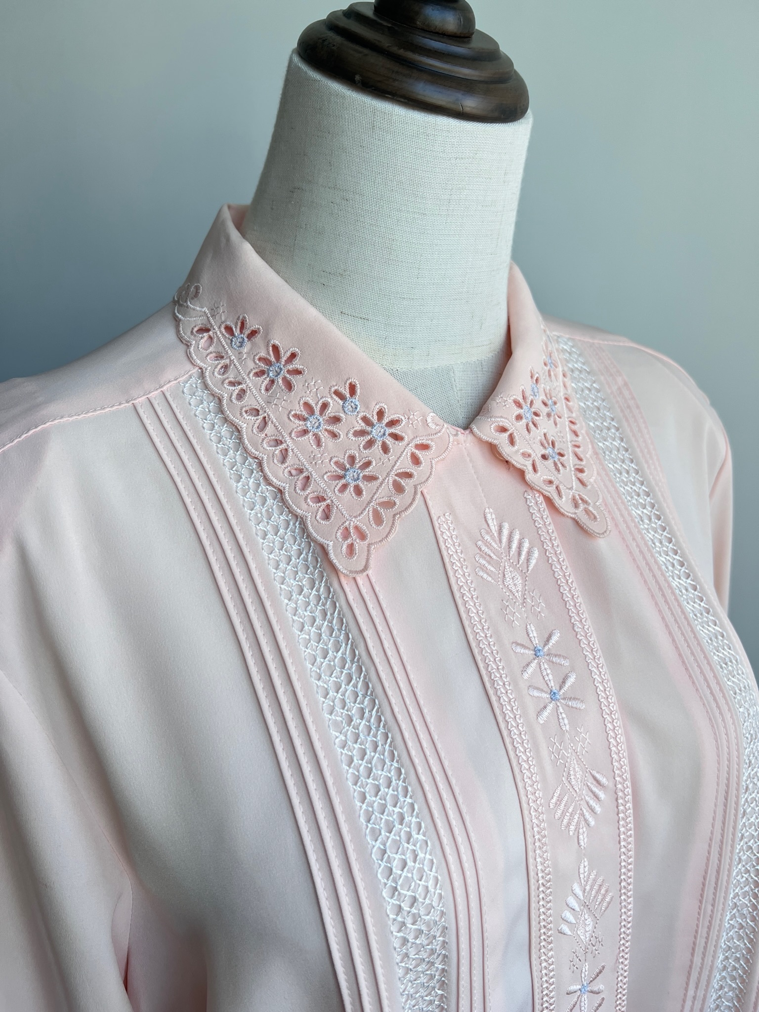 粉紅色刺繡長袖上衣