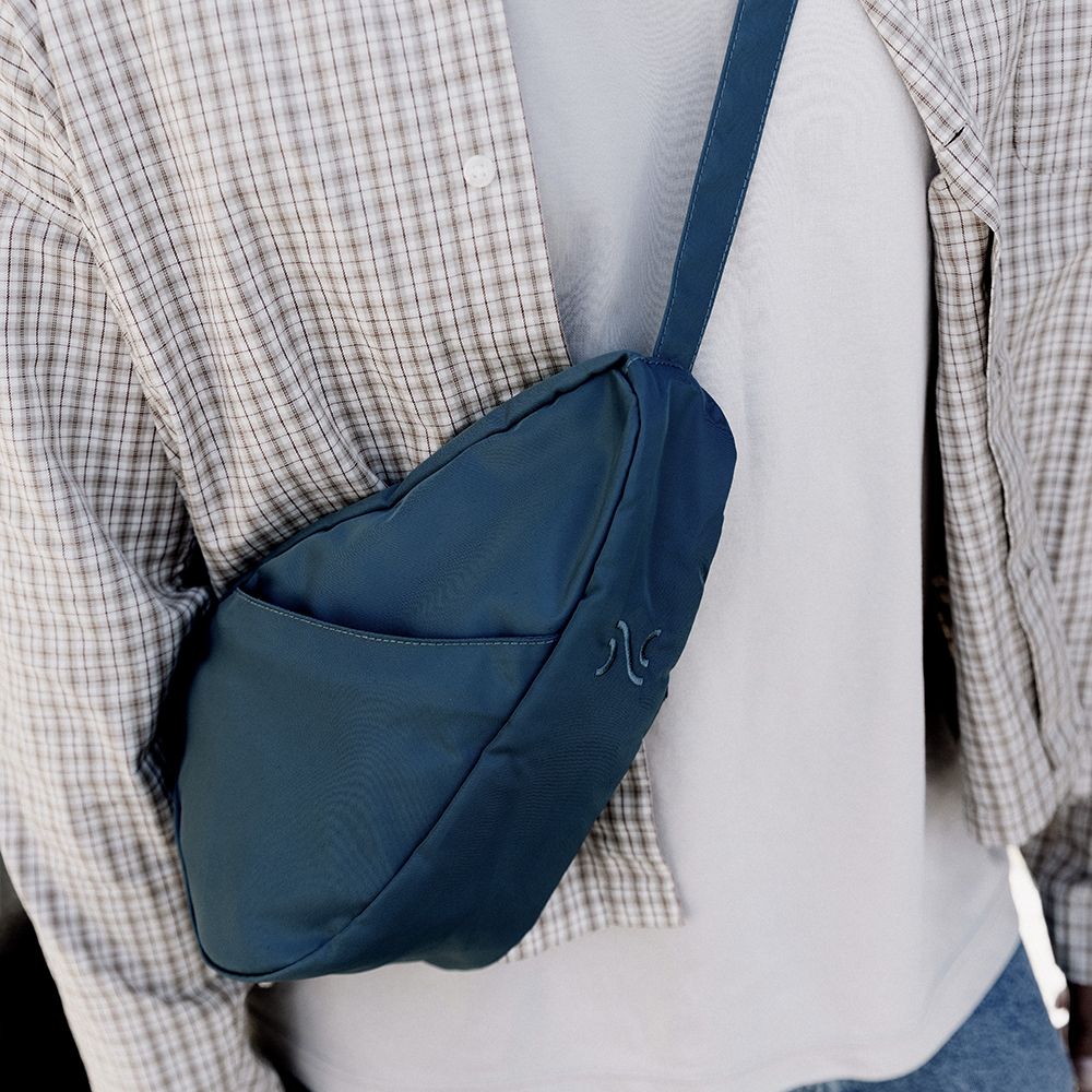 再生材質 RECYCLED NYLON SLING 斜背包-孔雀藍