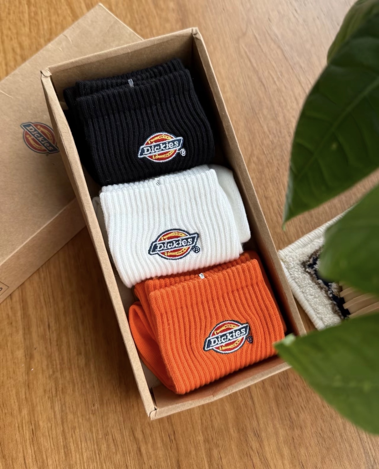 <天天穿都舒服!!> Dickies LOGO刺繡襪子 三入組