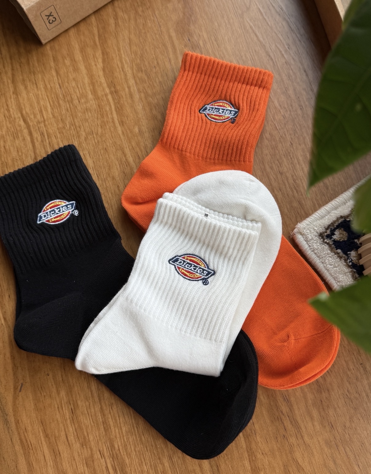 <天天穿都舒服!!> Dickies LOGO刺繡襪子 三入組