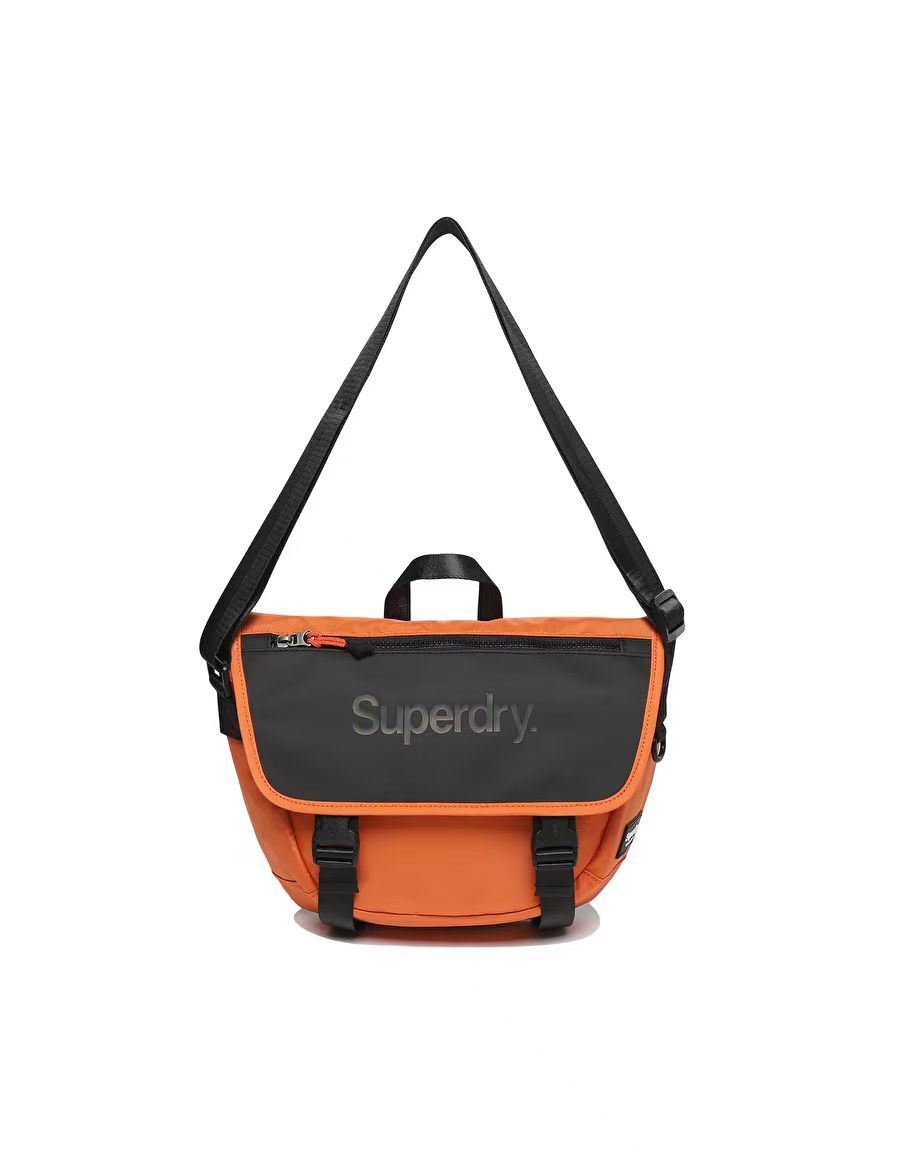 【預購】Superdry H070633 中號郵差包 (橙配黑色)