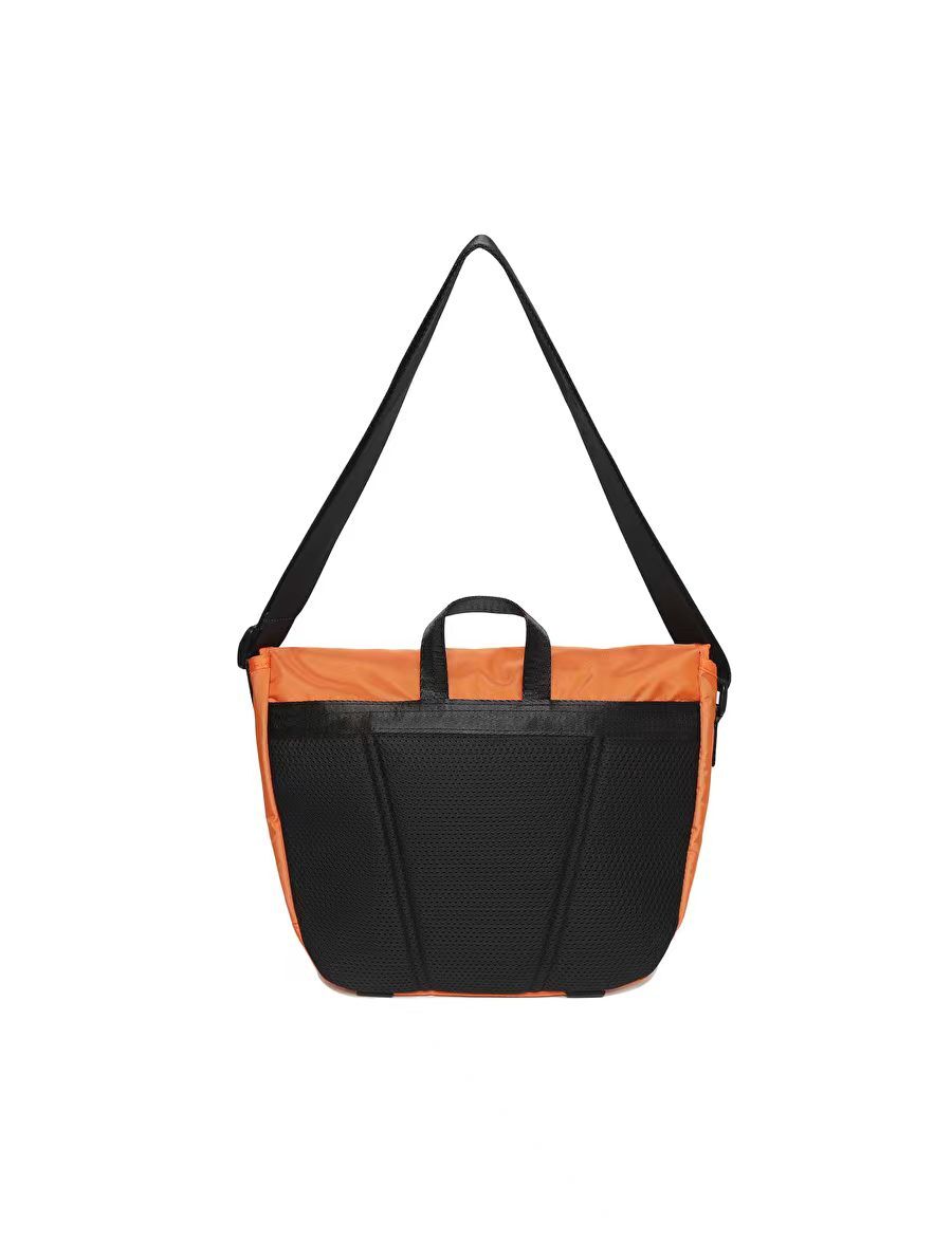 【預購】Superdry H070633 中號郵差包 (橙配黑色)