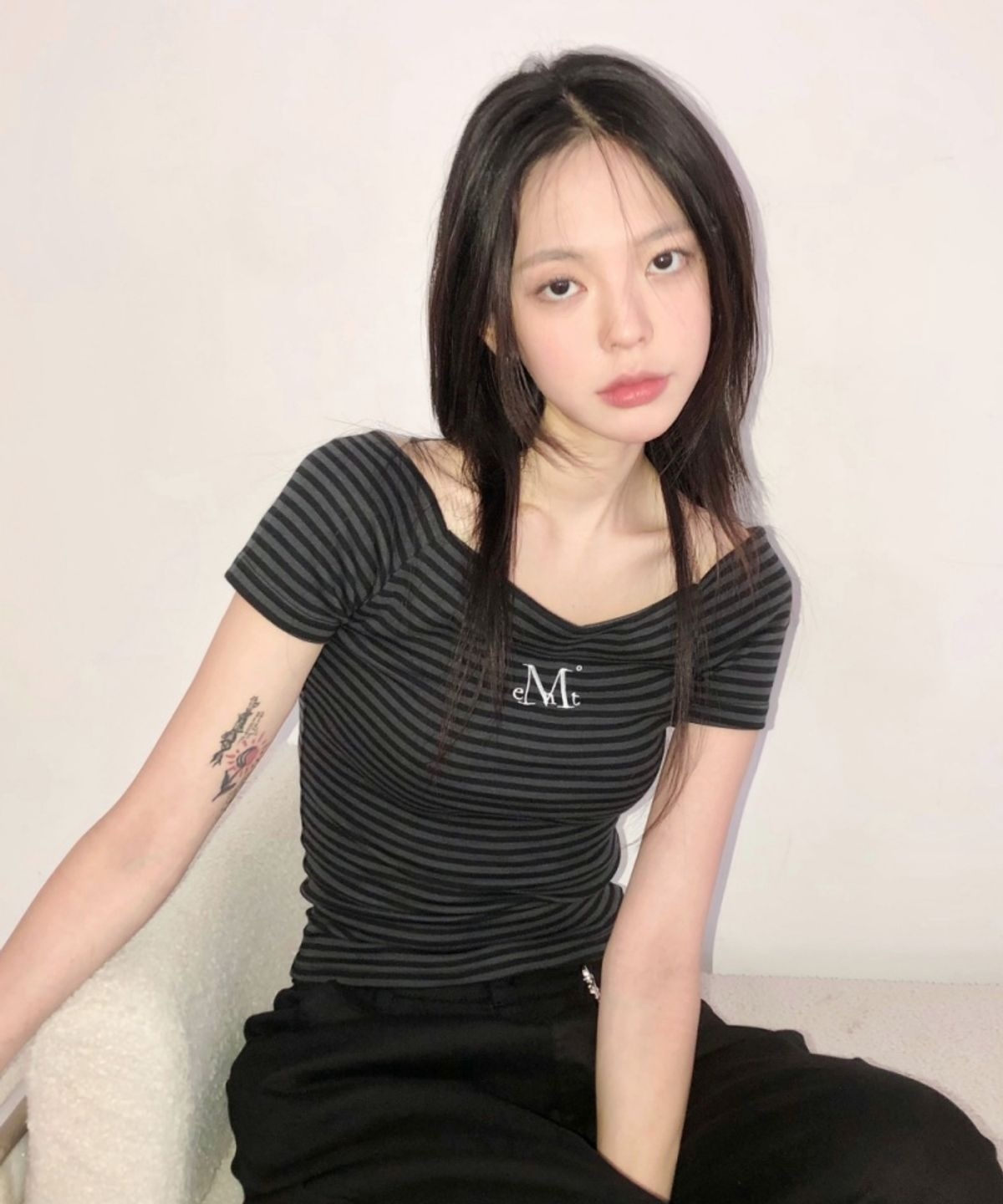 （少量現貨）MUCENT 露肩條紋修身短袖