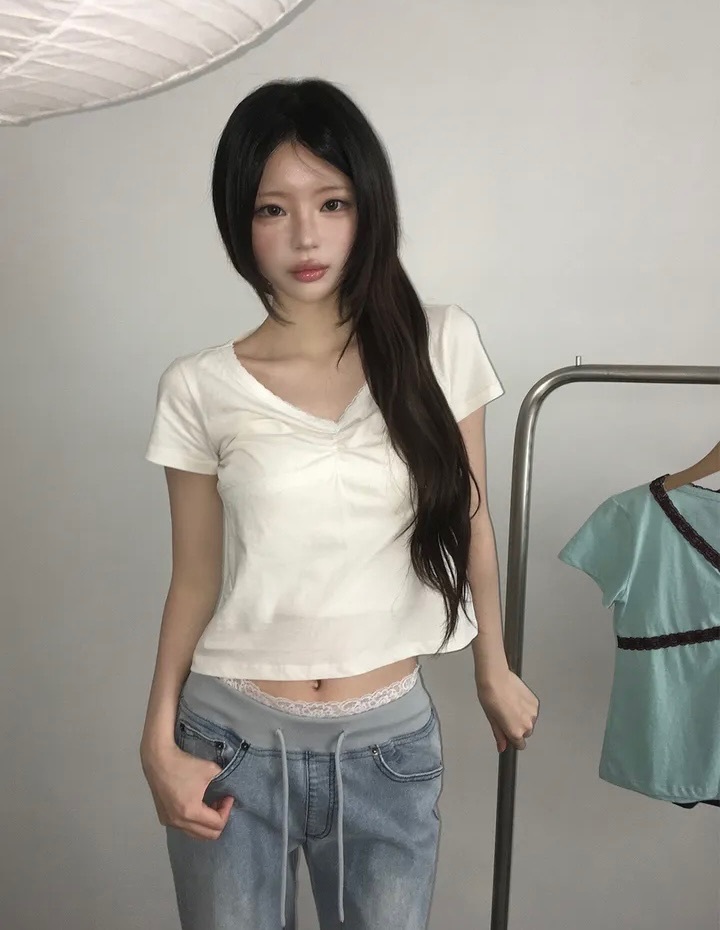 【優惠預訂】韓國V領蕾絲短袖上衣（4色）