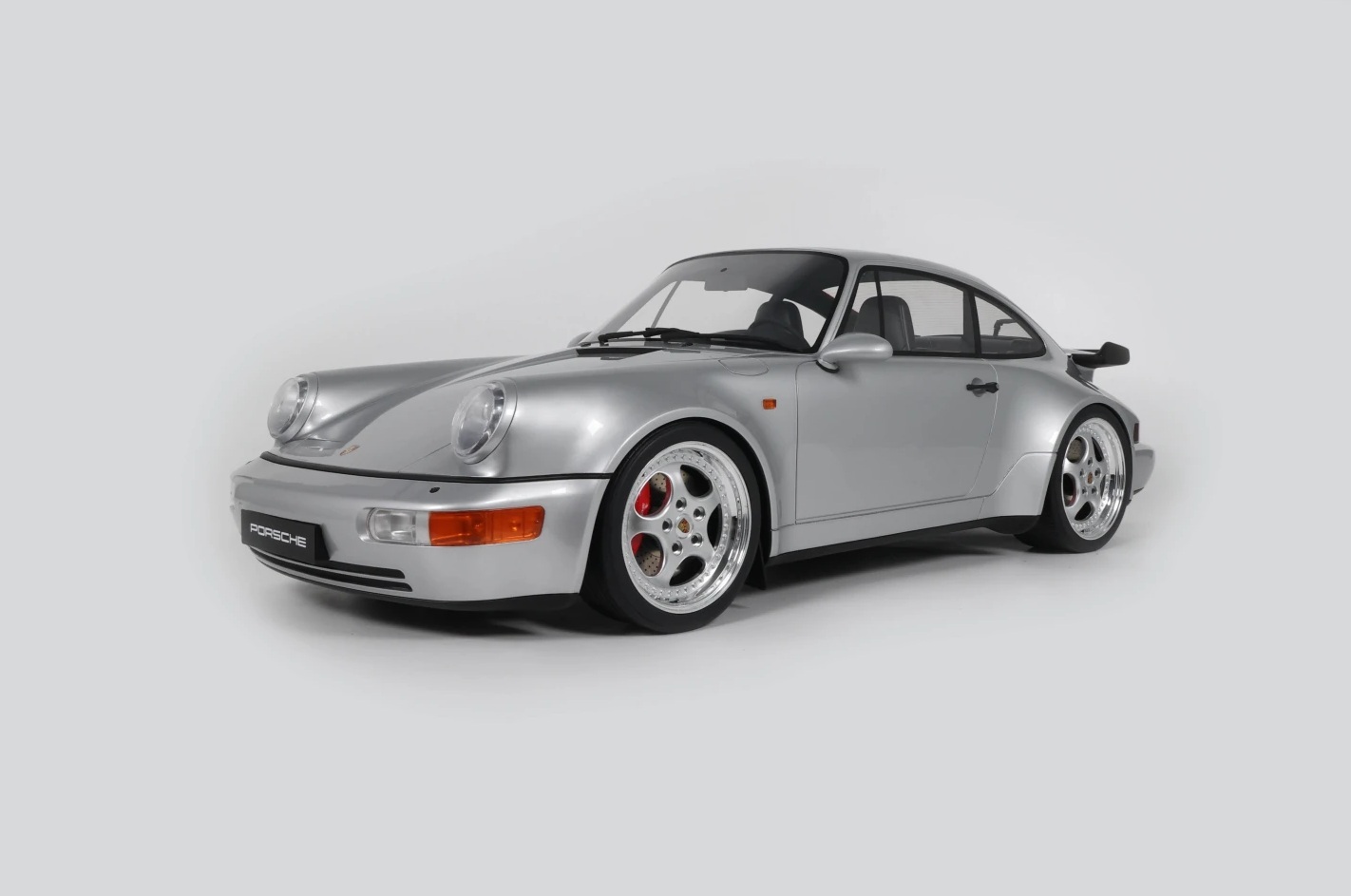 預訂 (訂金$3000) (預訂價$8531) : 1/8 GT SPIRIT PORSCHE 911 (964) 3.6 TURBO POLAR SILVER 1993 (GTS80013)