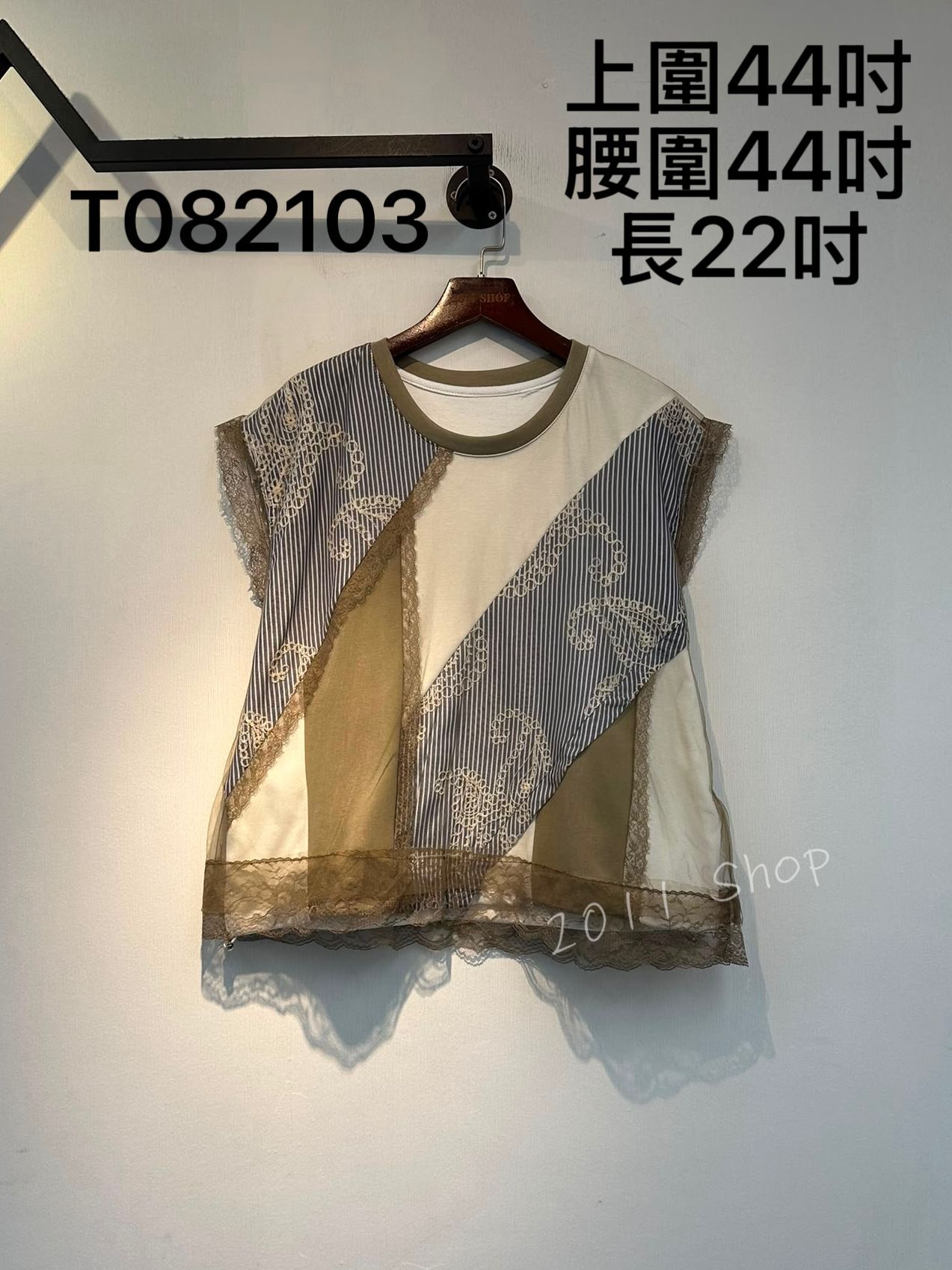 網紗蕾絲花邊拼條紋刺繡TOP  上圍44吋 腰圍44吋 長22吋  T082103