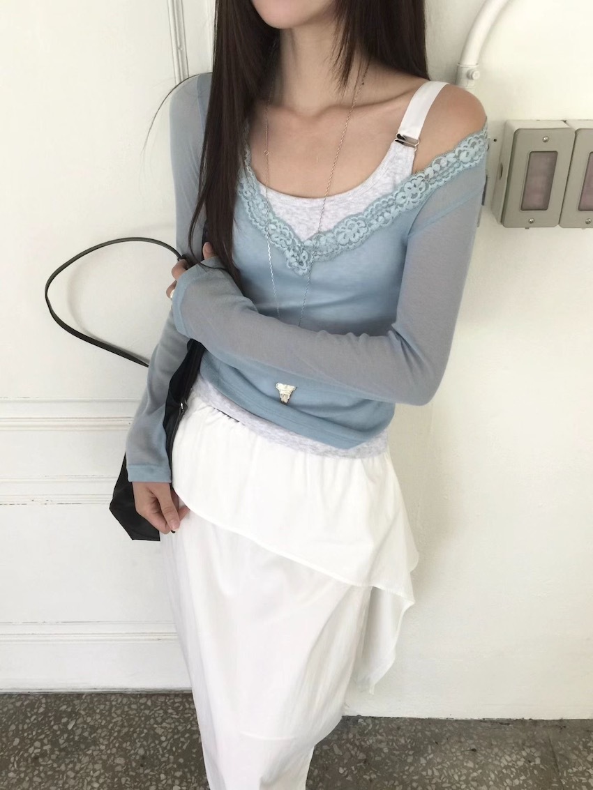 #T652 寬V領蕾絲滾邊透感長袖上衣