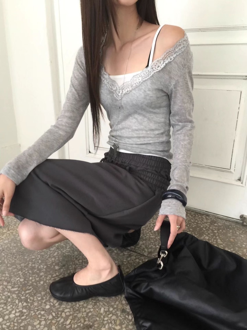 #T652 寬V領蕾絲滾邊透感長袖上衣