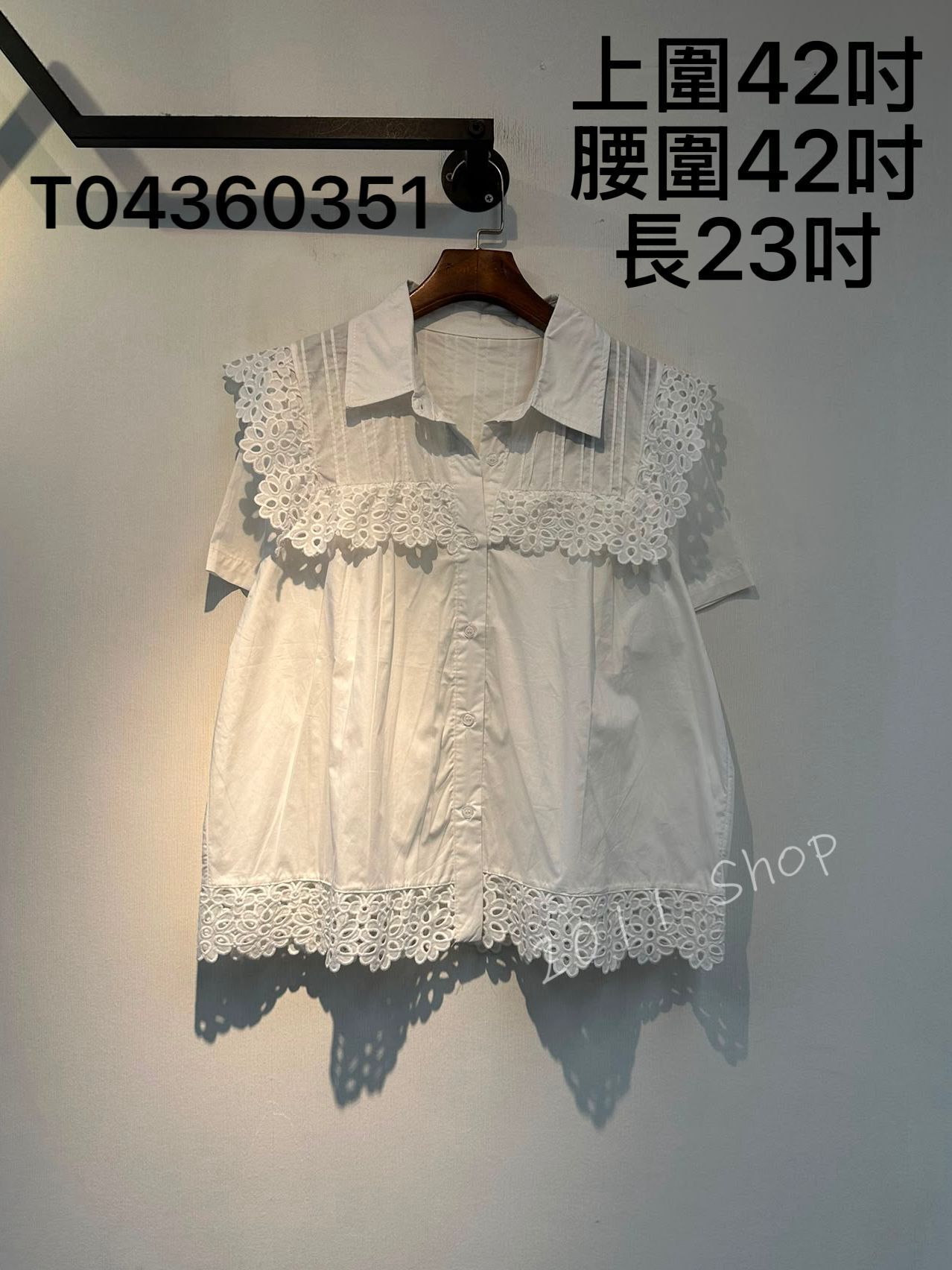 特色假披肩百褶鏤空刺繡花邊恤衫  上圍42吋 腰圍42吋 長23吋  T04360351