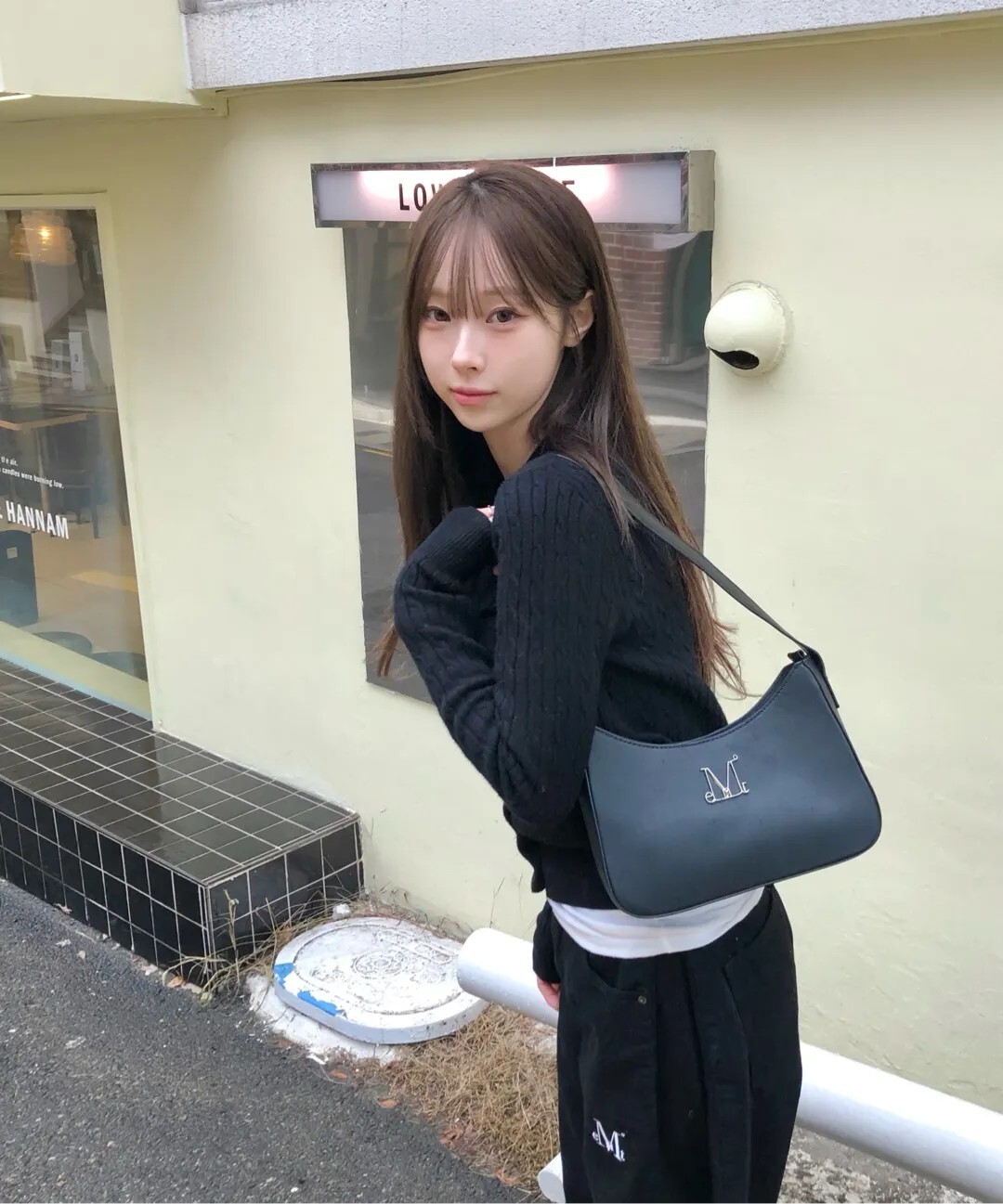 【OWN】Mucent 皮革 單肩包 側背 手提 金屬 LOGO 手拿包 男女通用 黑色 P0000BCT