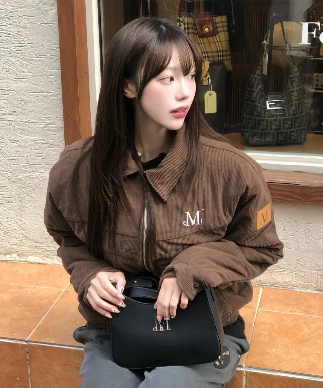 【OWN】Mucent 皮革 單肩包 側背 手提 金屬 LOGO 手拿包 男女通用 黑色 P0000BCT