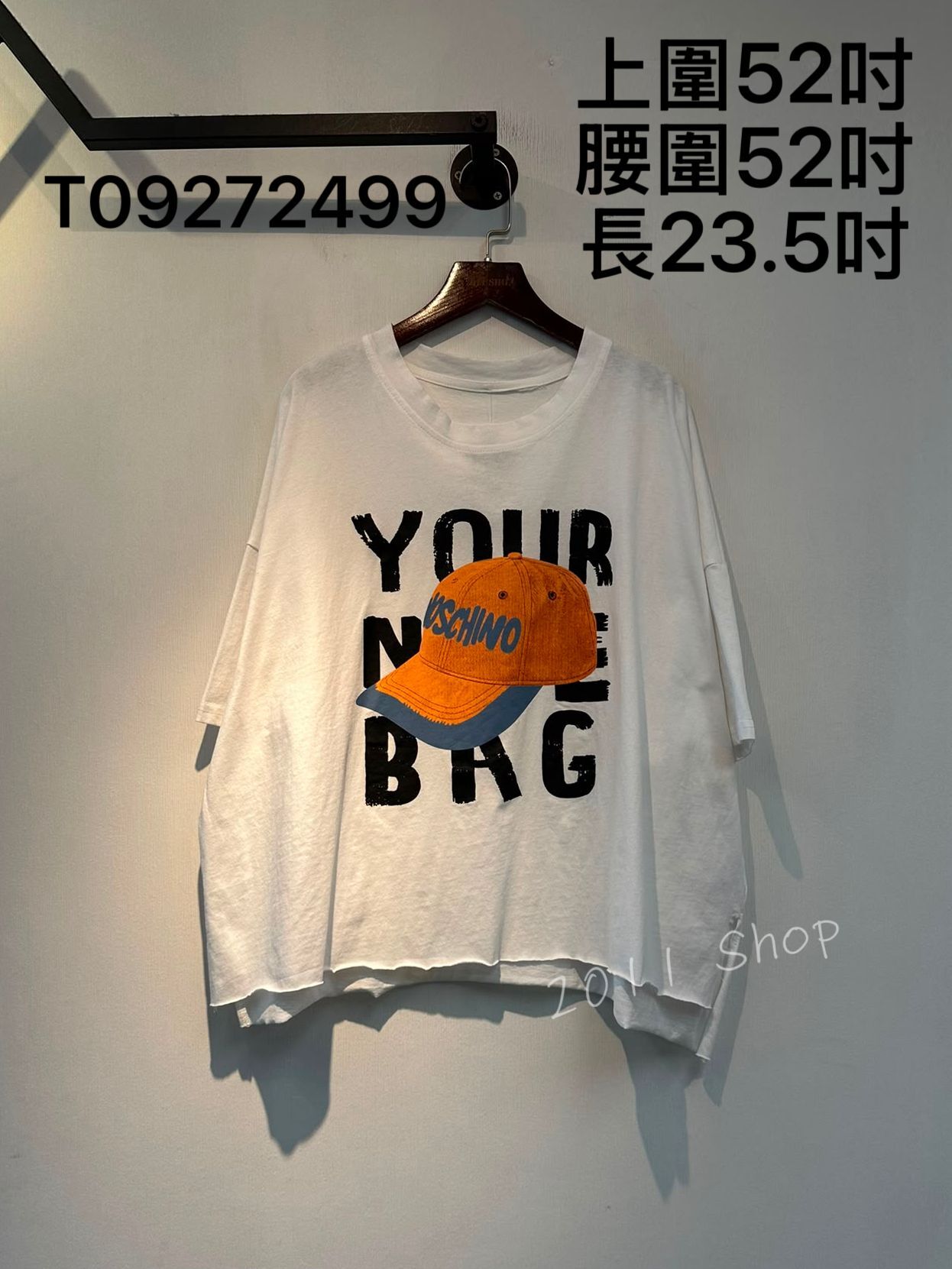 圓領鴨舌帽英文字印花TOP  上圍52吋 腰圍52吋 長23.5吋  T09272499