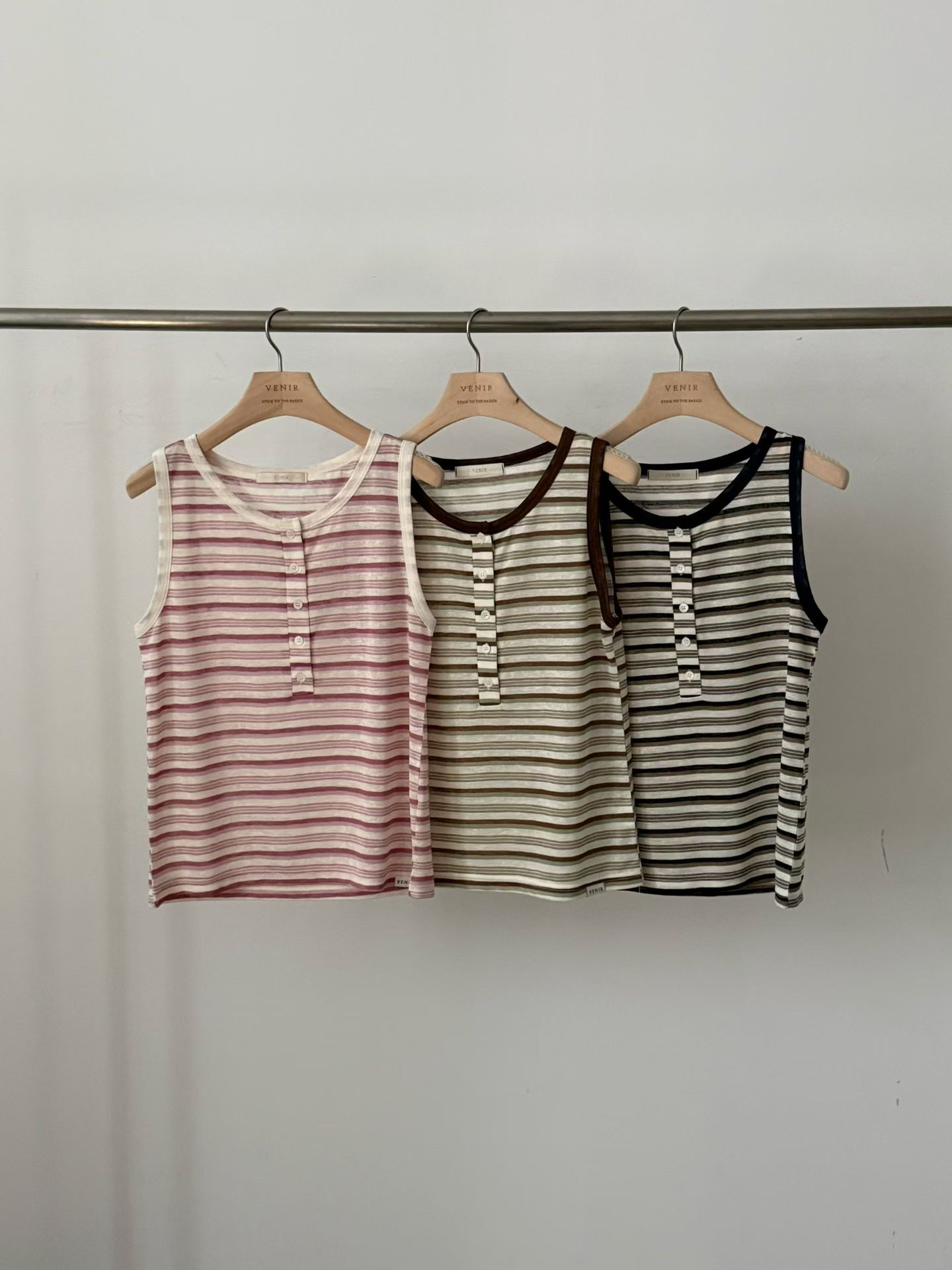 VE2688 Color Stripe sleeveless