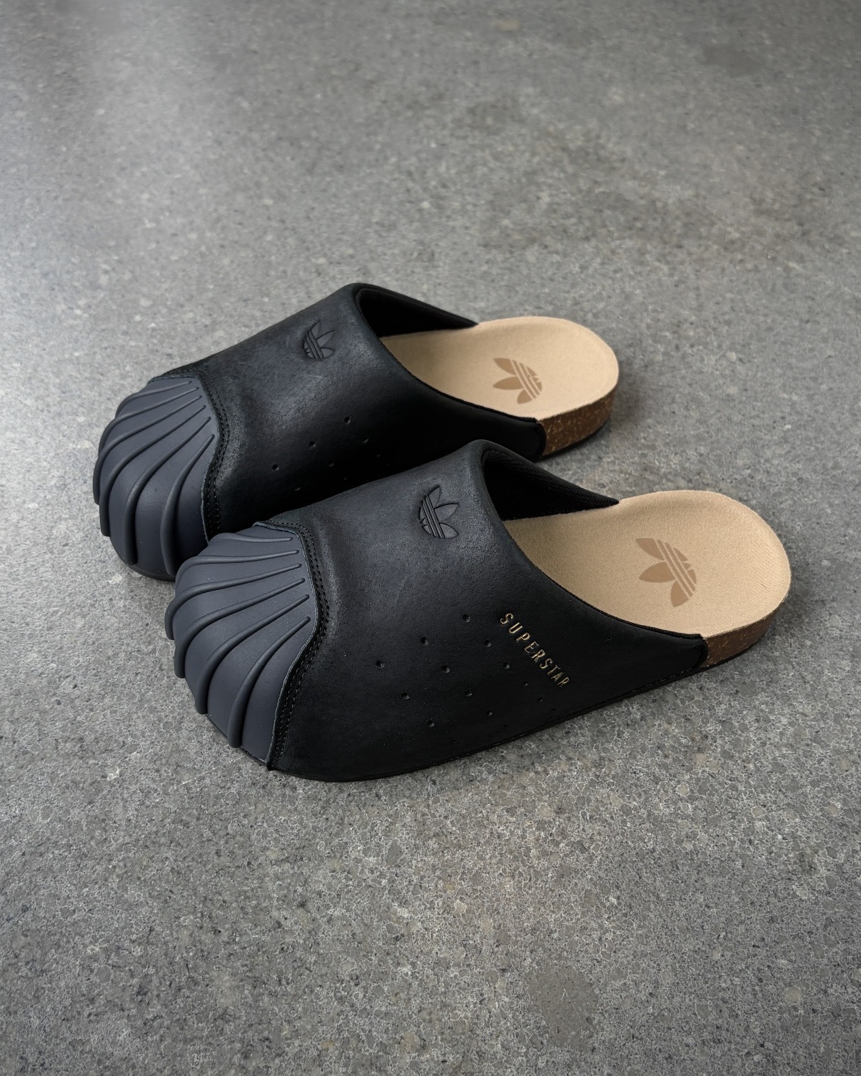 ADIDAS ADIMULE SUPERSTAR 黑色 全黑 皮革 穆勒鞋 包頭拖鞋 懶人鞋 半拖鞋 男女鞋 LC0415 / 調貨