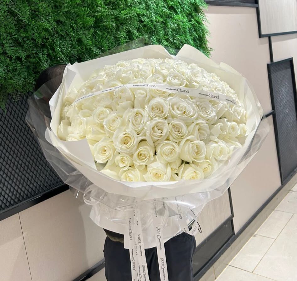 99支白玫瑰花束